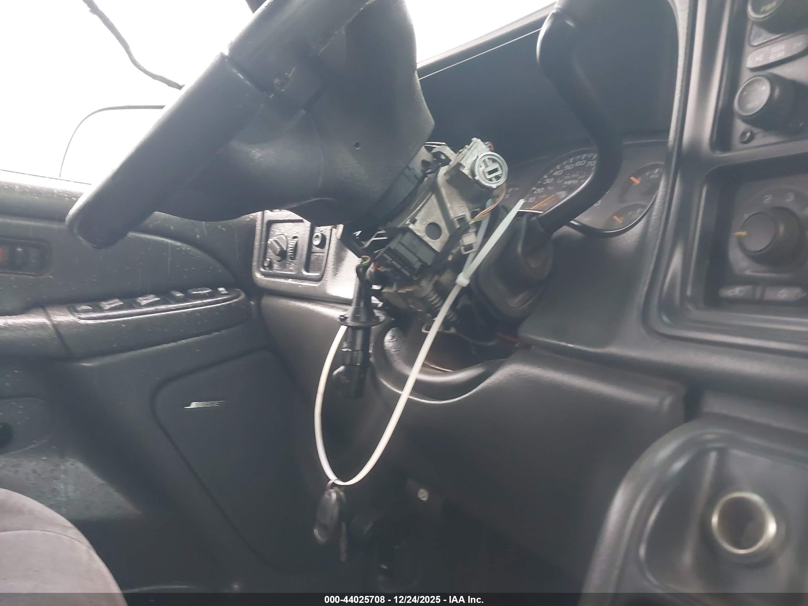 CHEVROLET SILVERADO image 6