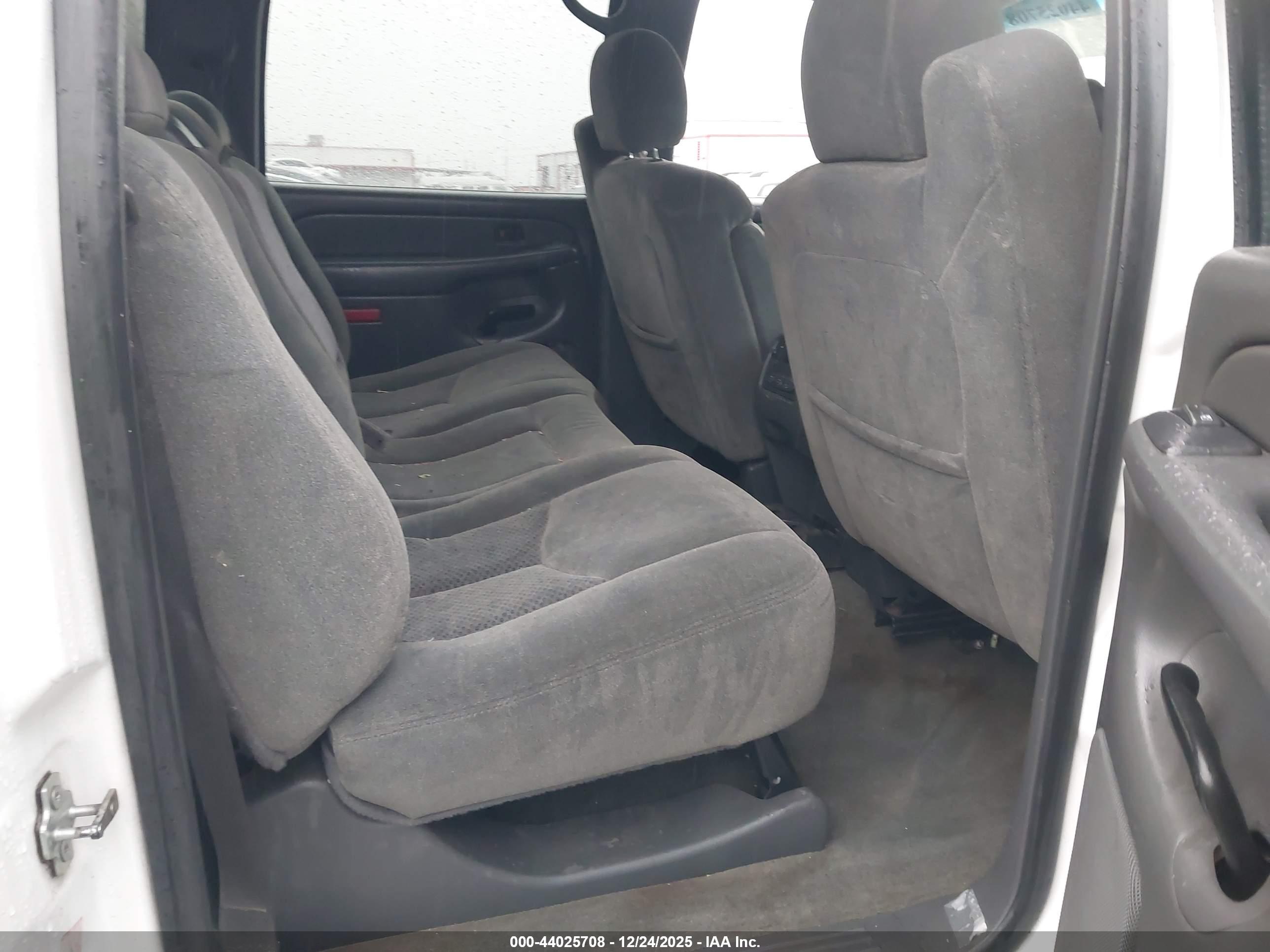 CHEVROLET SILVERADO image 8