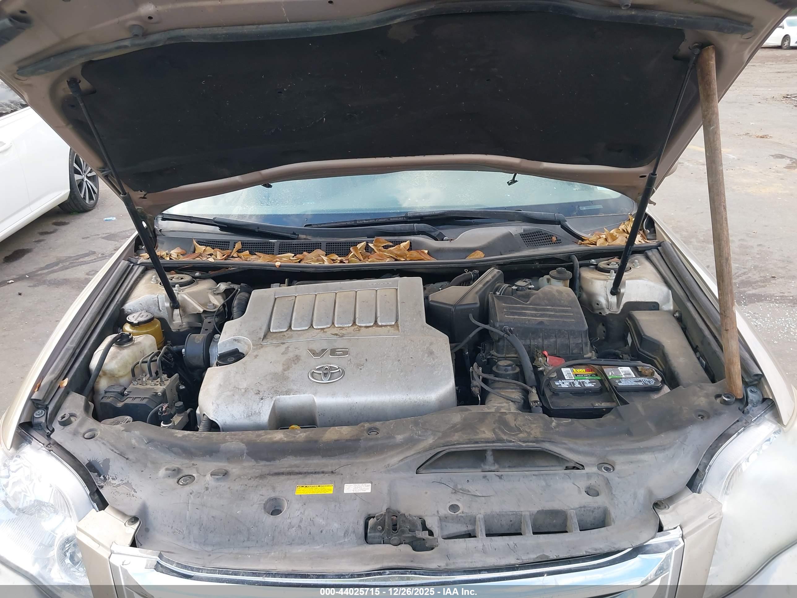 TOYOTA AVALON image 10