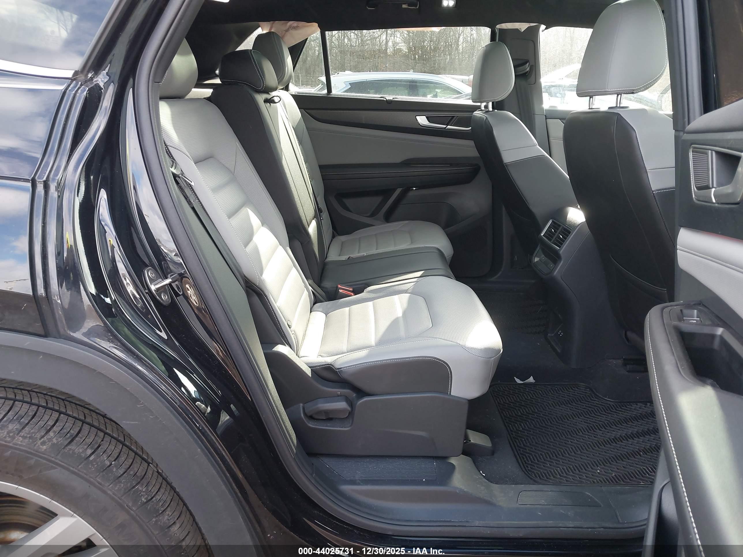 VOLKSWAGEN ATLAS image 8