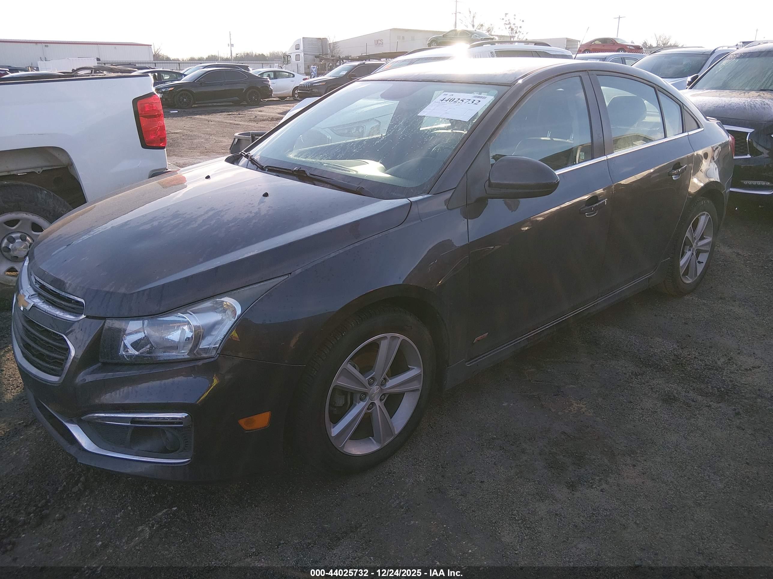 CHEVROLET CRUZE image 2