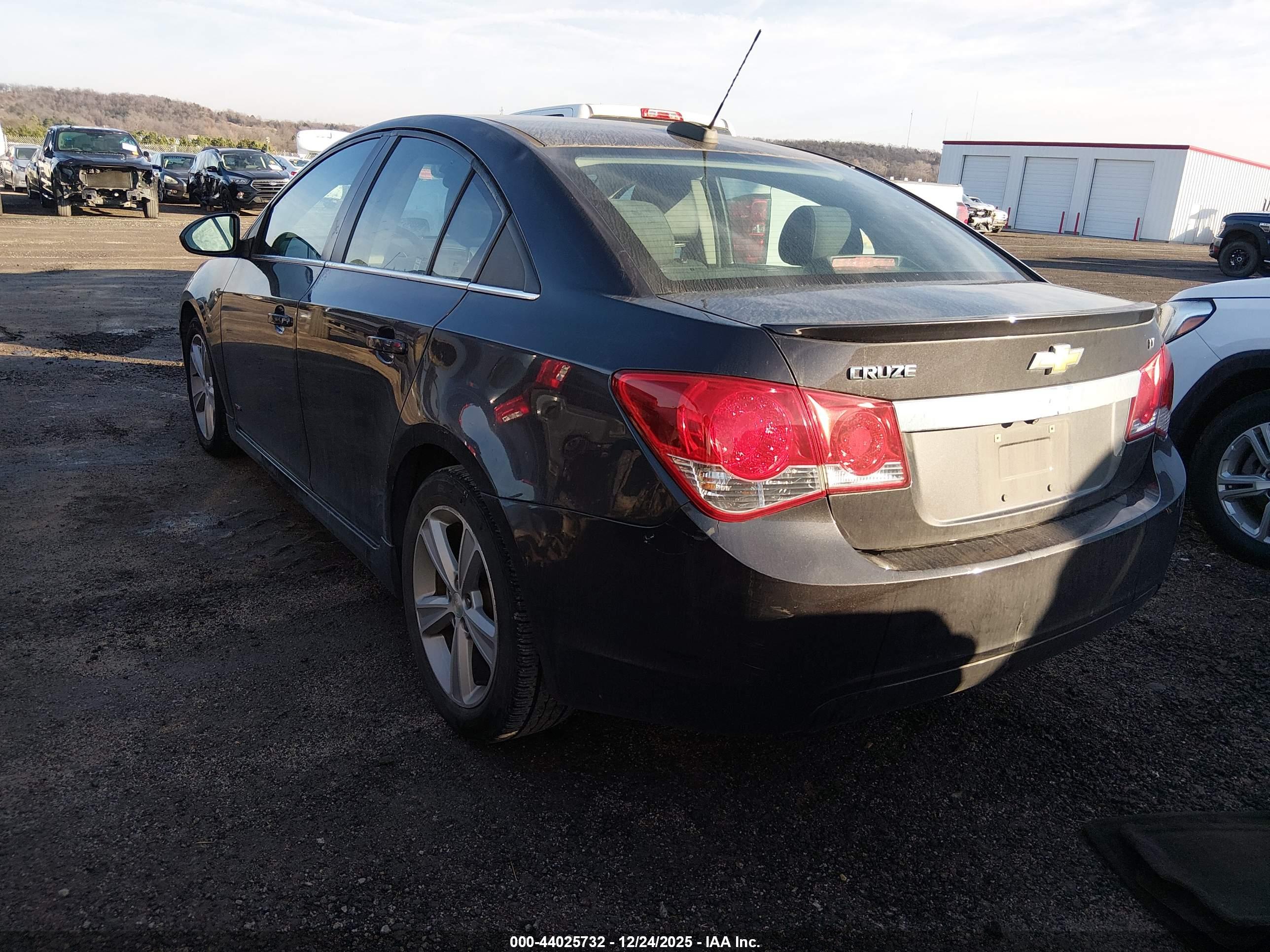 CHEVROLET CRUZE image 3