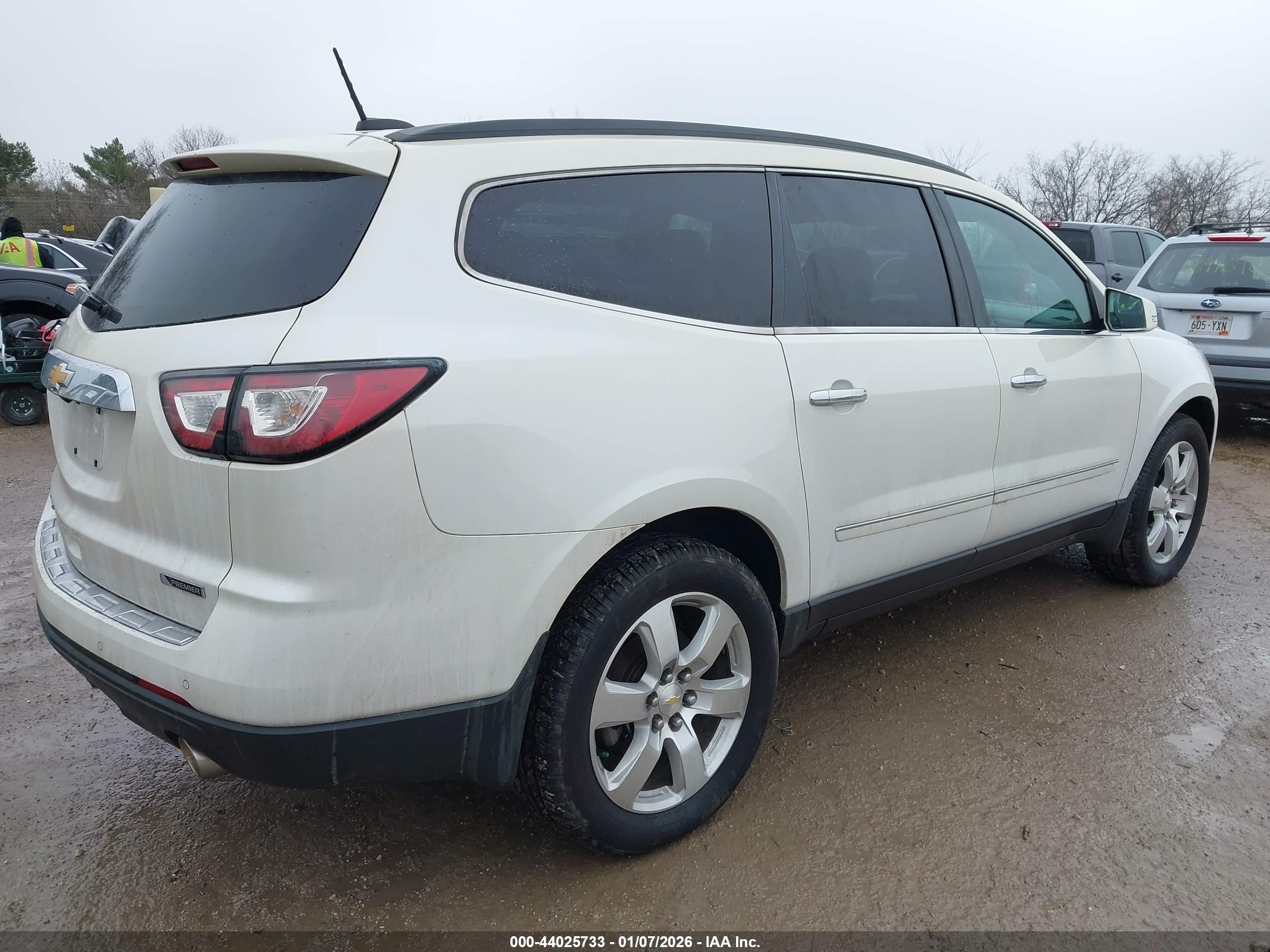 CHEVROLET TRAVERSE image 4