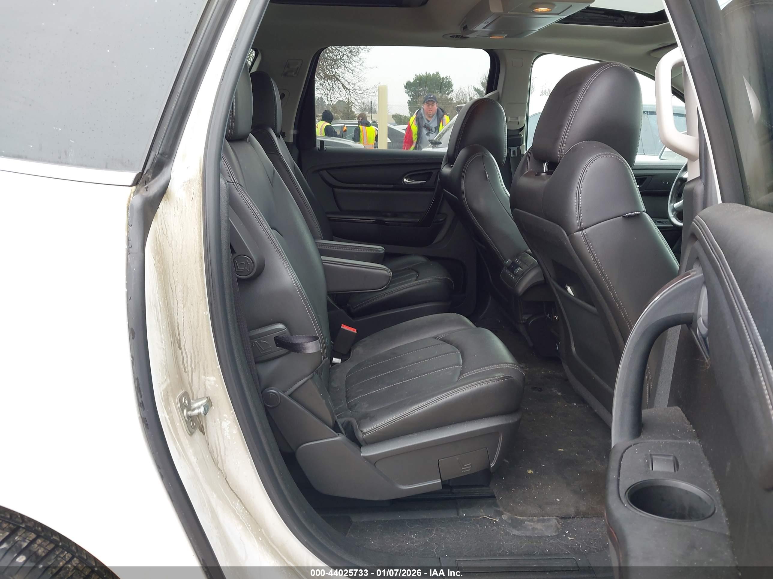 CHEVROLET TRAVERSE image 8