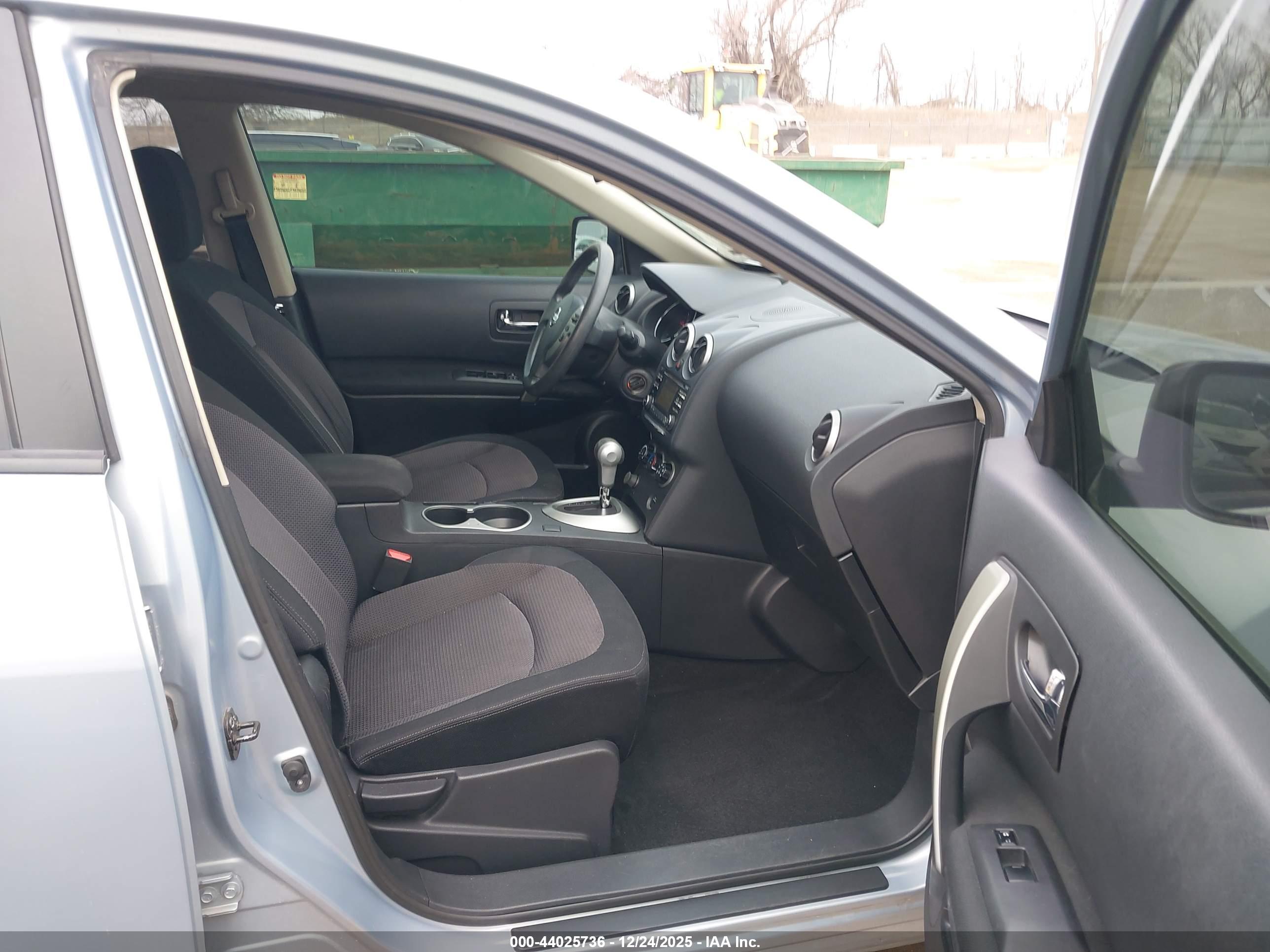 NISSAN ROGUE image 5