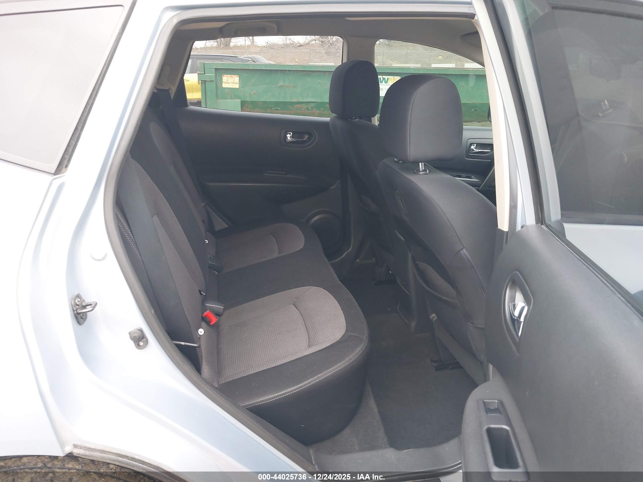 NISSAN ROGUE image 8