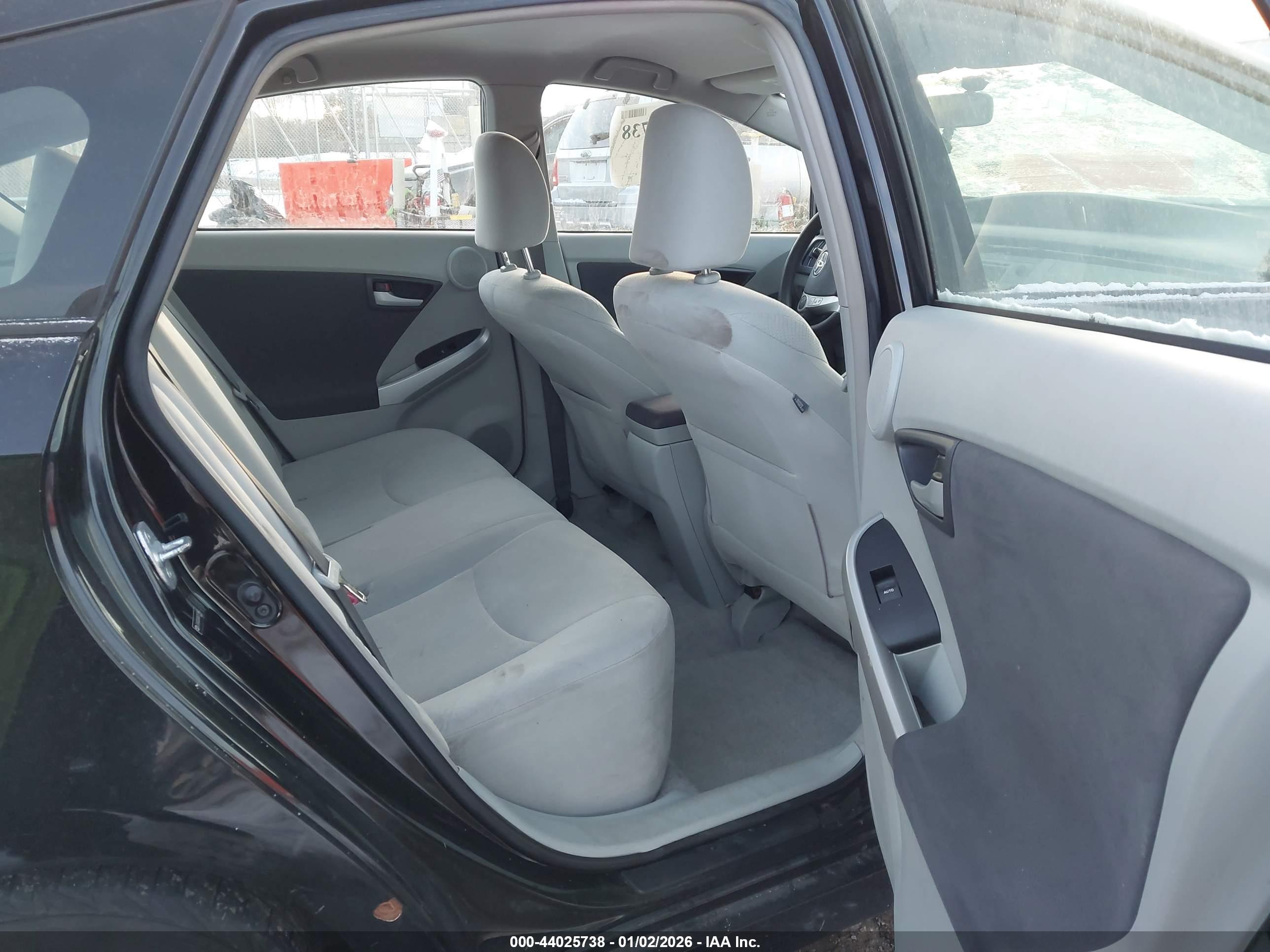 TOYOTA PRIUS image 8
