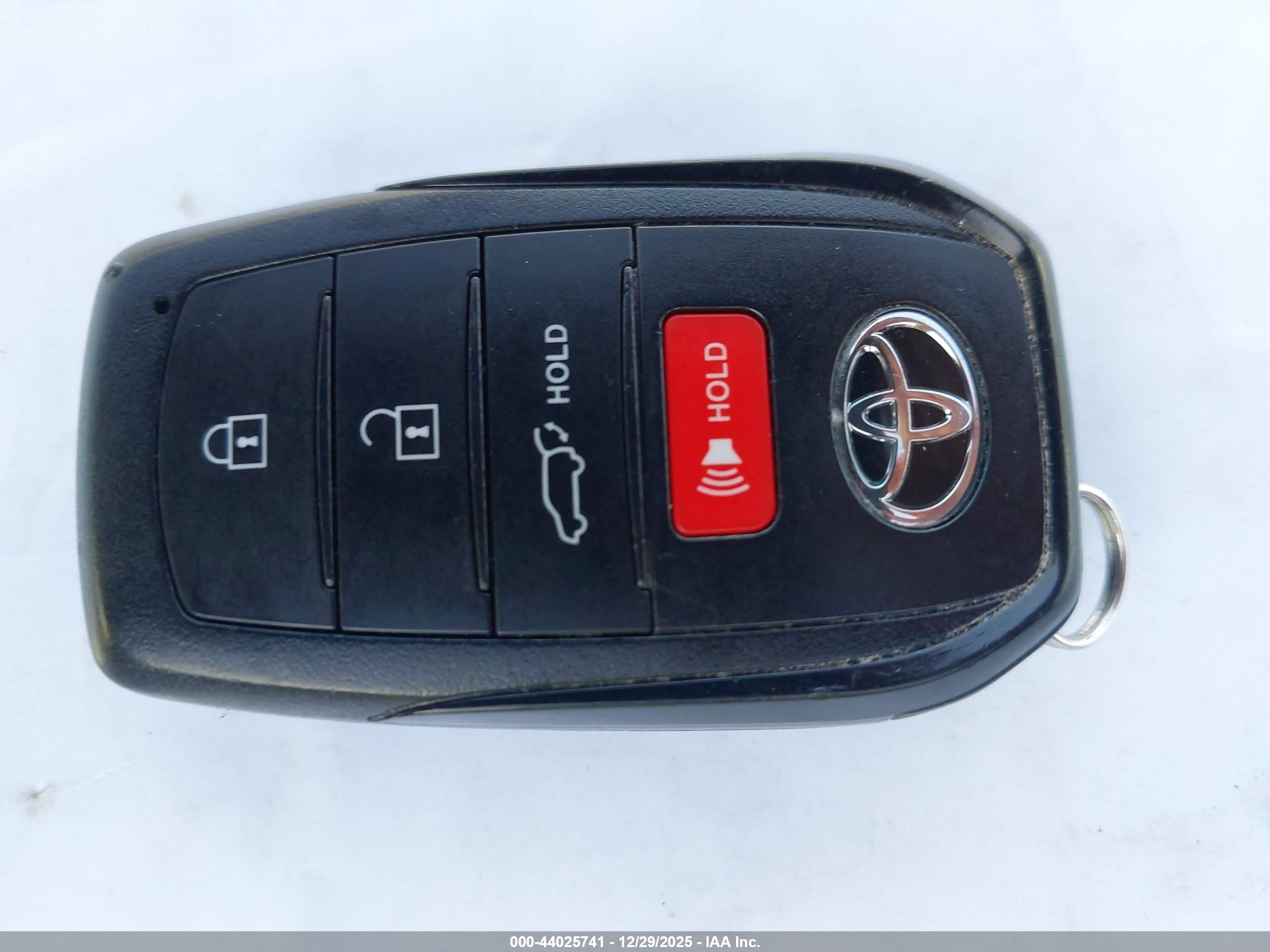 TOYOTA PRIUS image 11