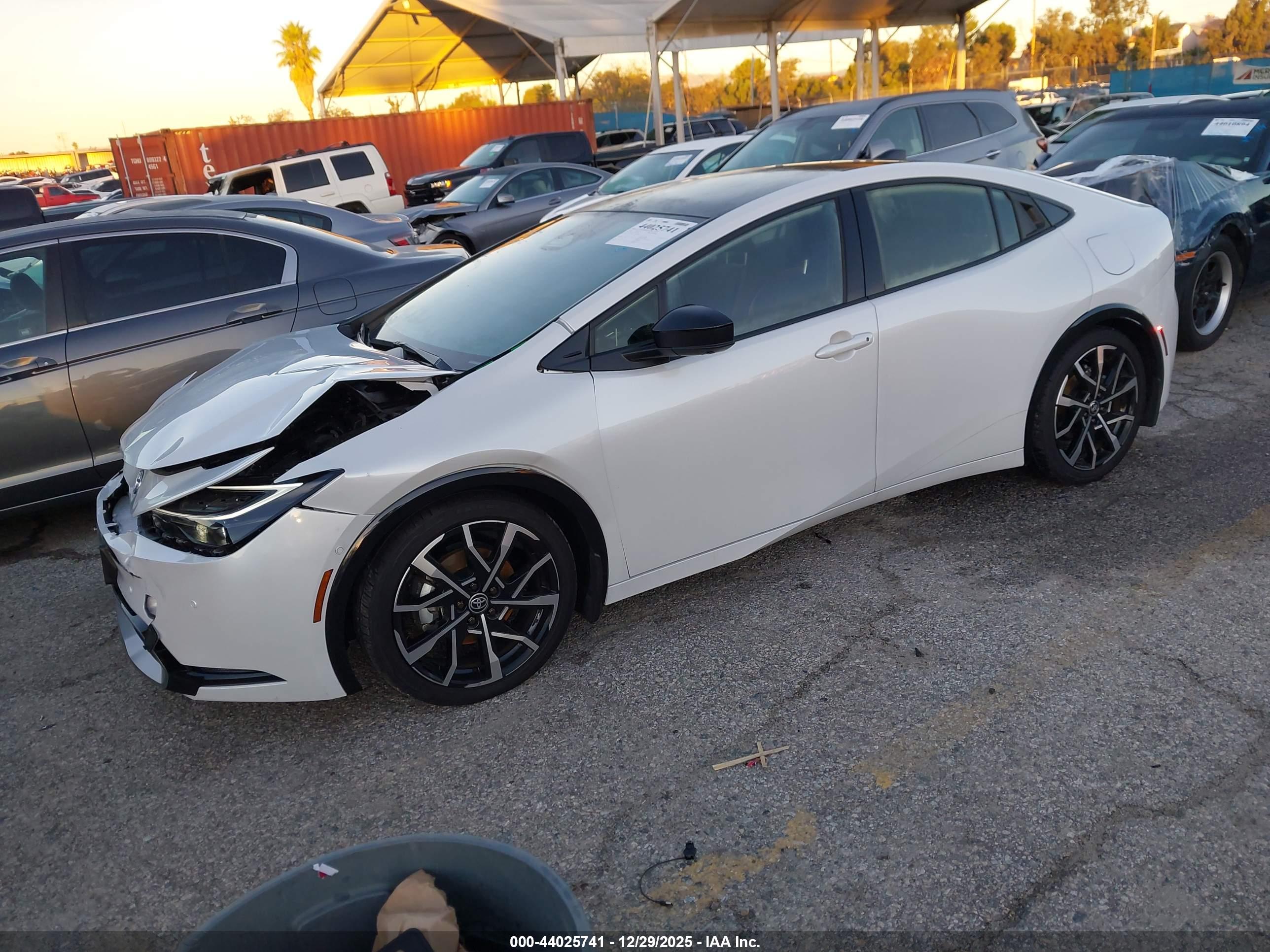 TOYOTA PRIUS image 2