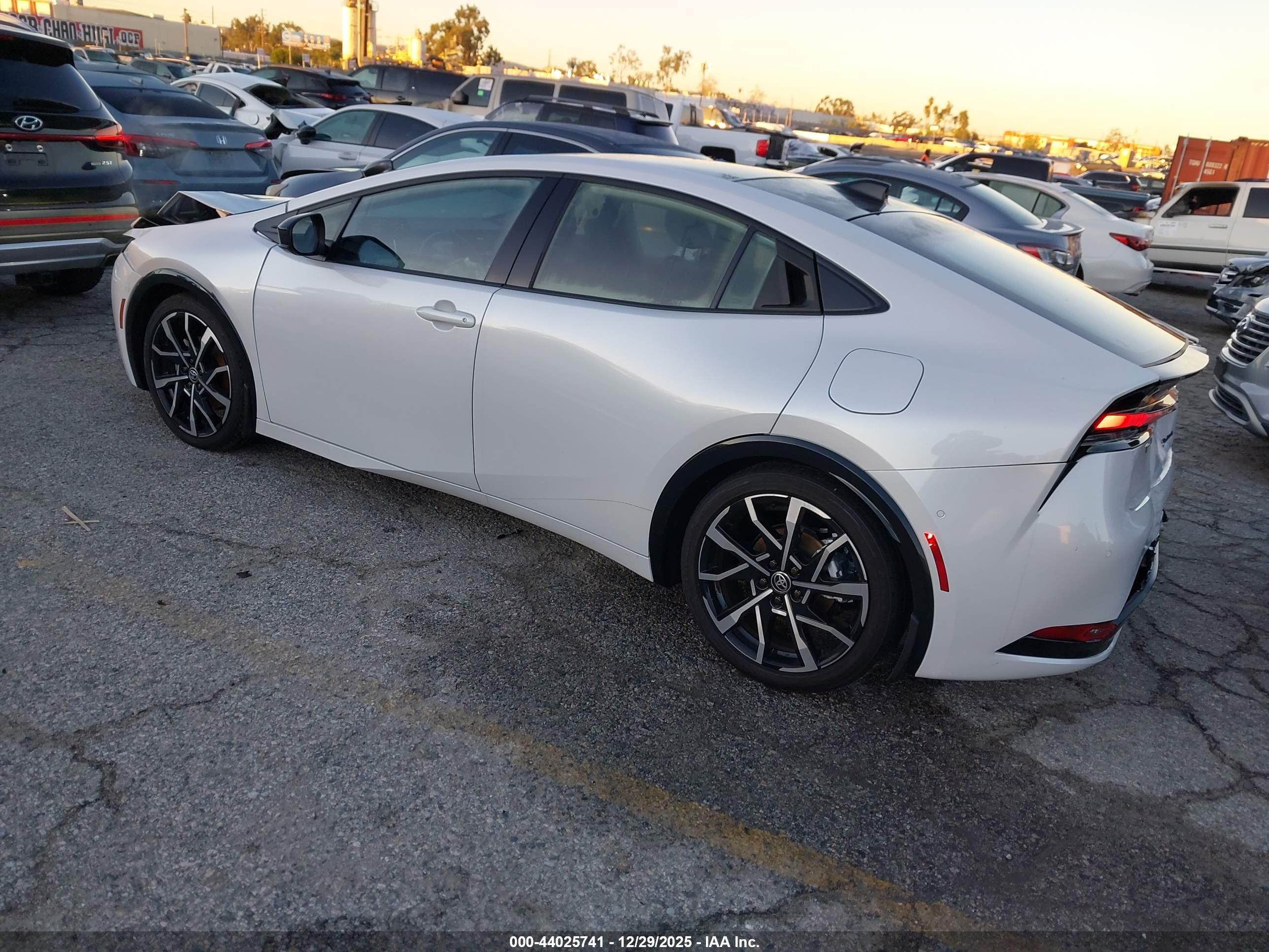TOYOTA PRIUS image 3
