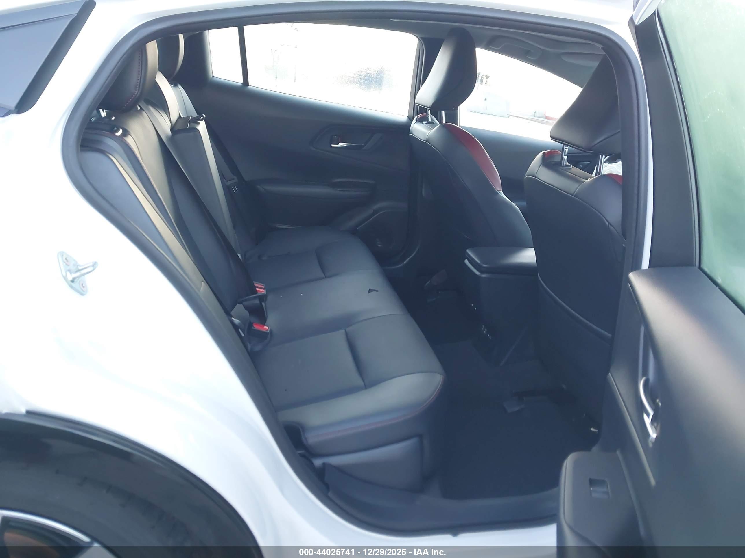 TOYOTA PRIUS image 8