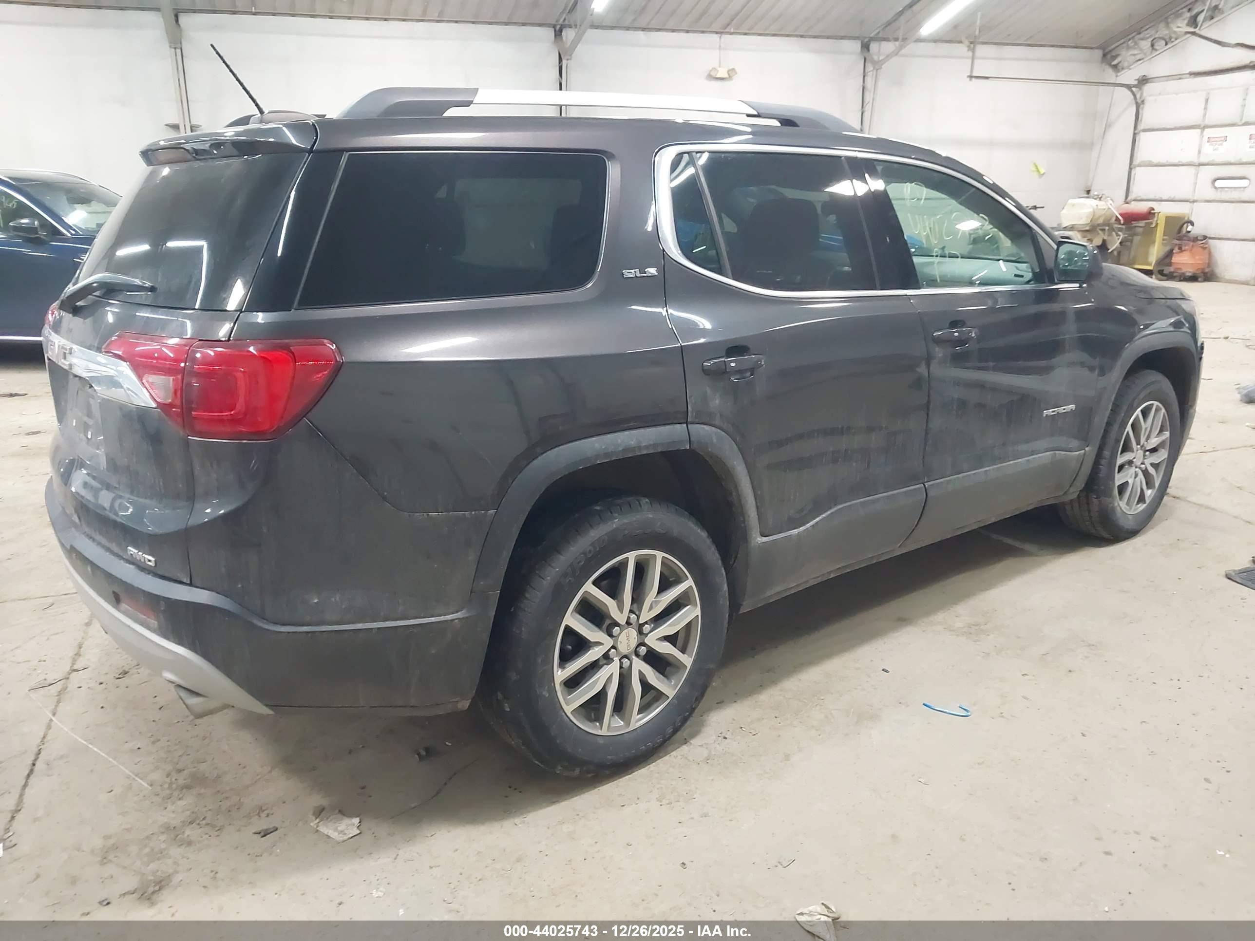 GMC ACADIA image 4
