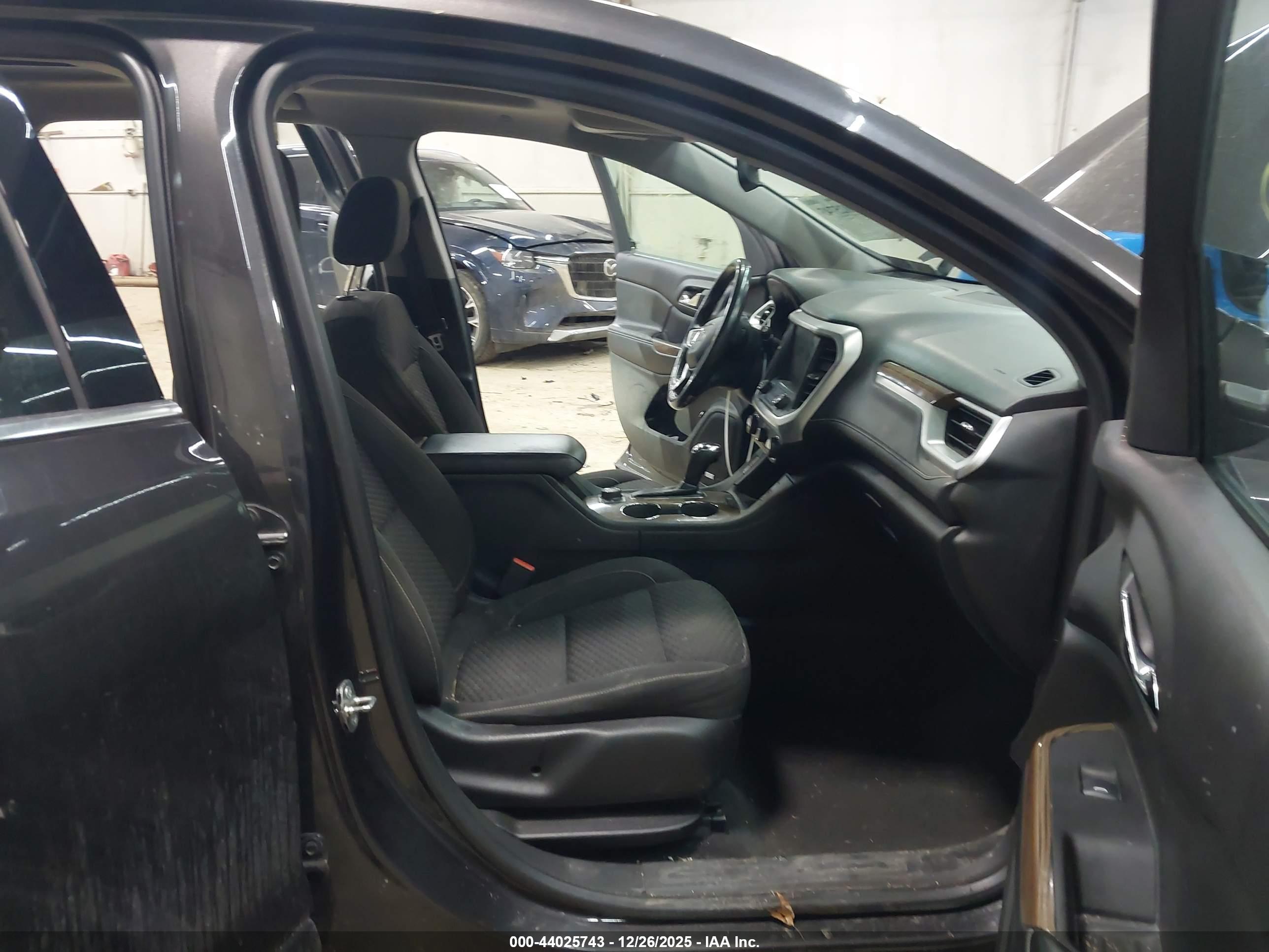 GMC ACADIA image 5