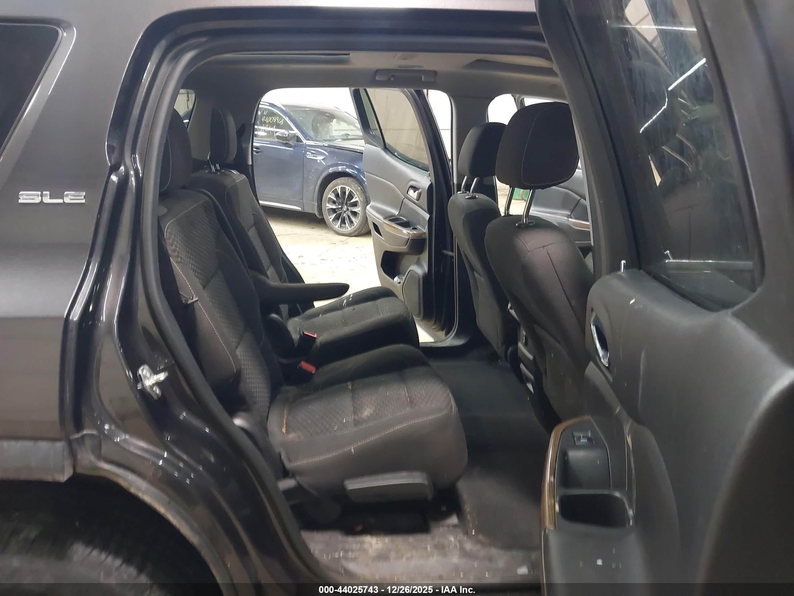 GMC ACADIA image 8