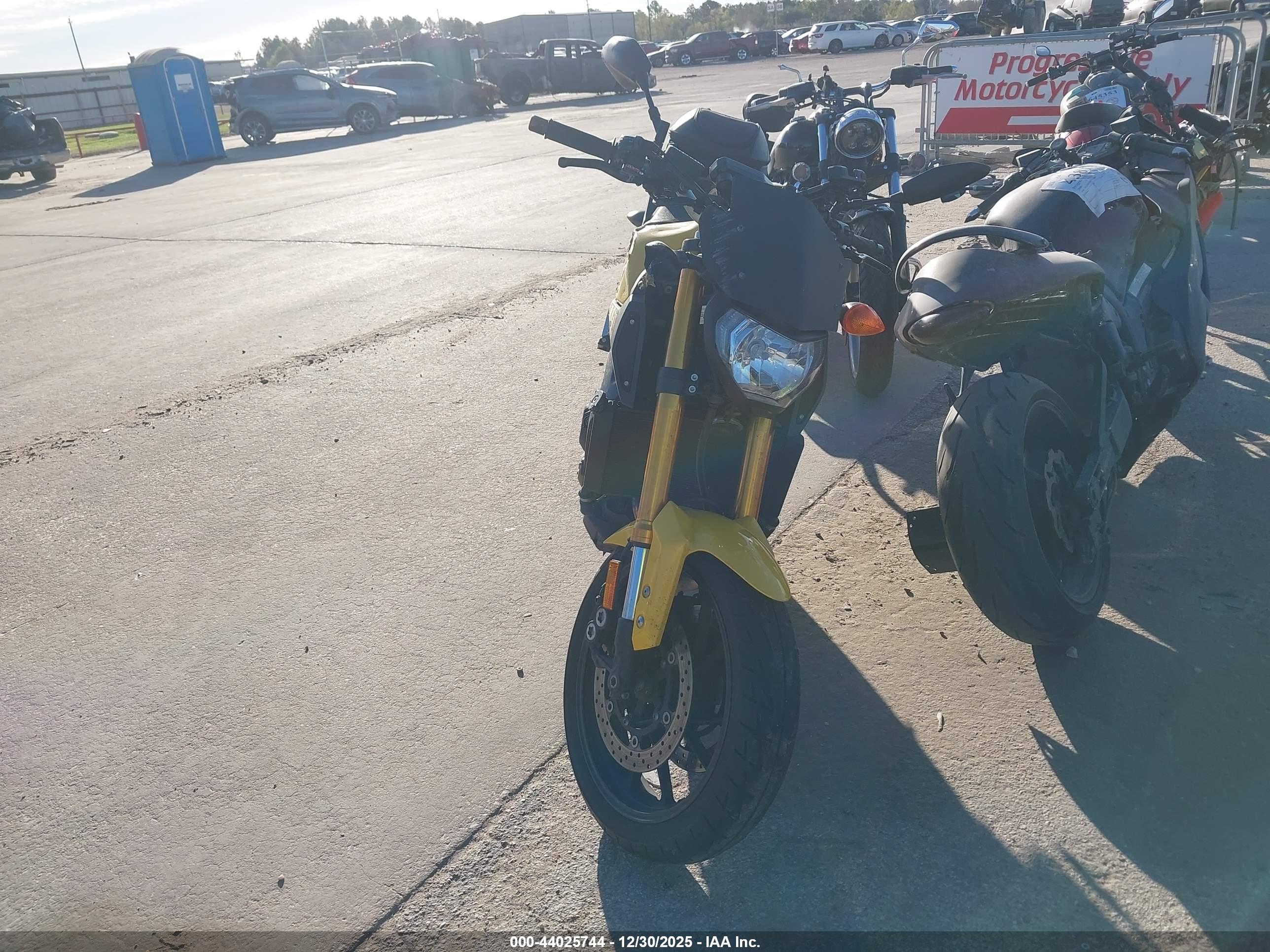 YAMAHA FZ09 image 5