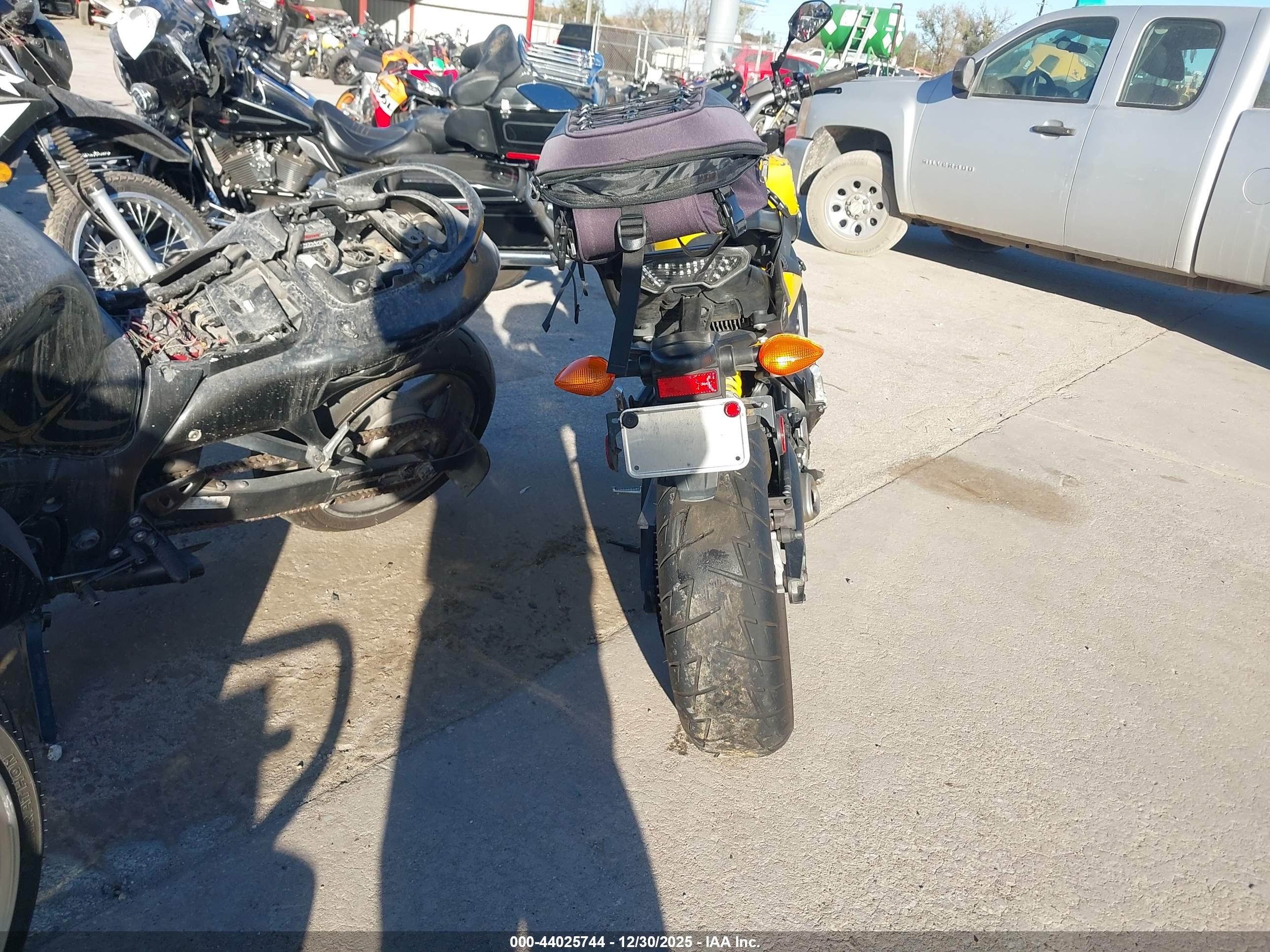 YAMAHA FZ09 image 6