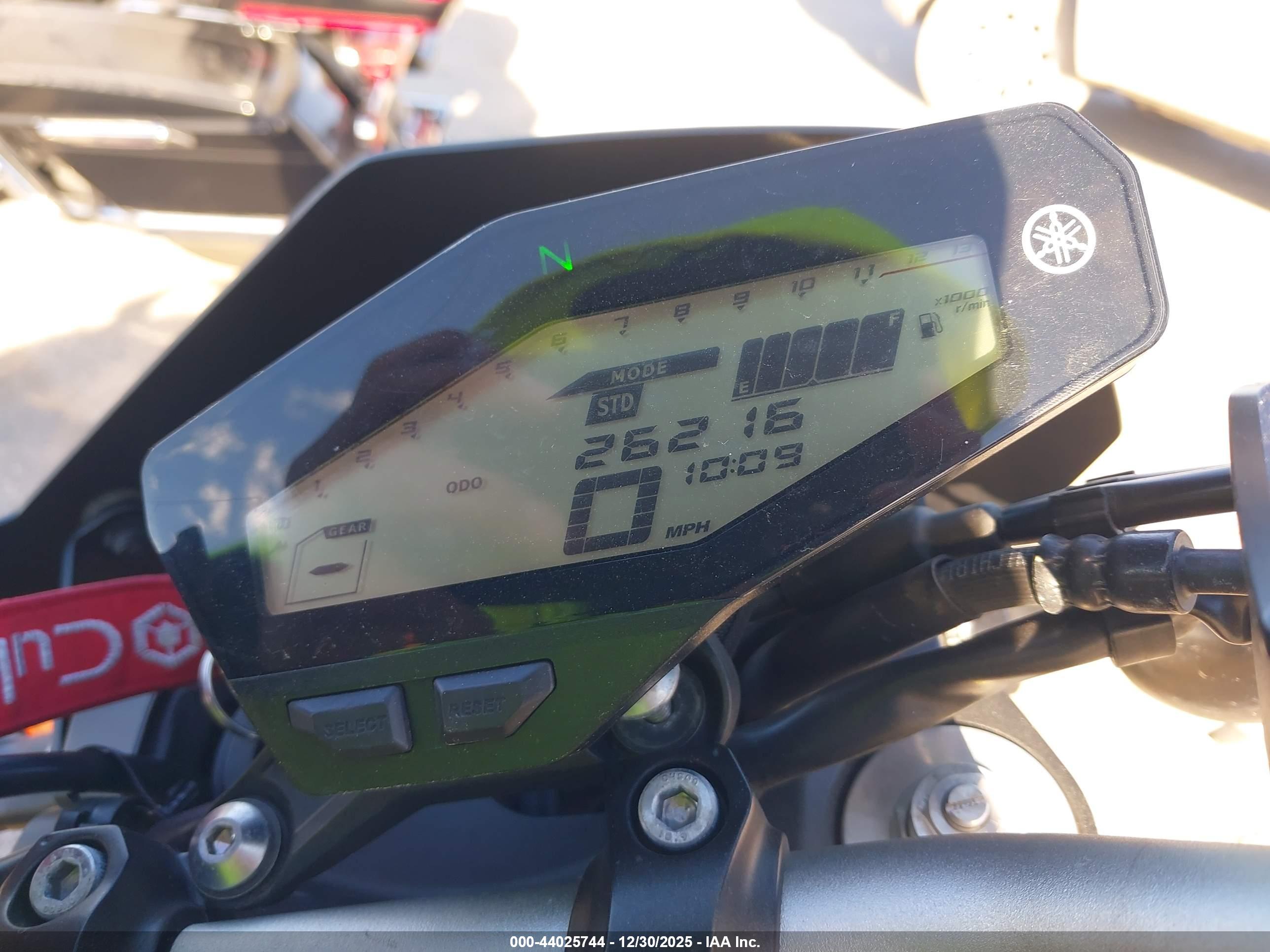 YAMAHA FZ09 image 7