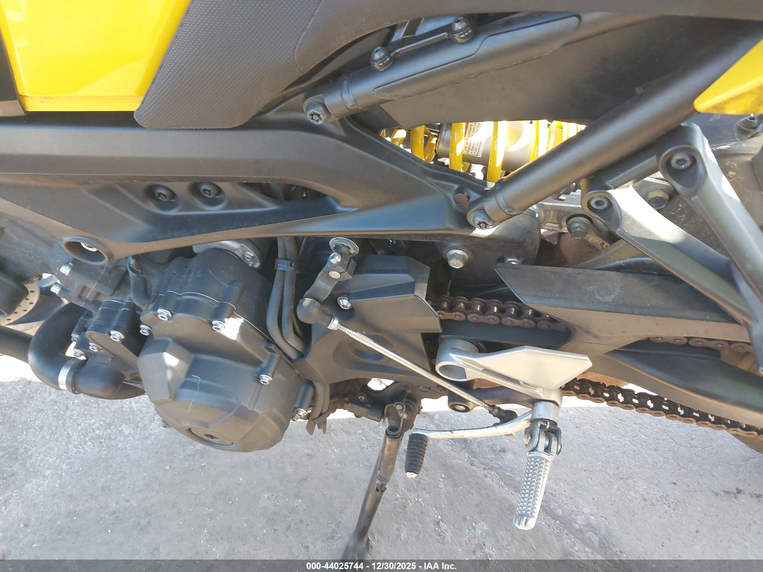 YAMAHA FZ09 image 9