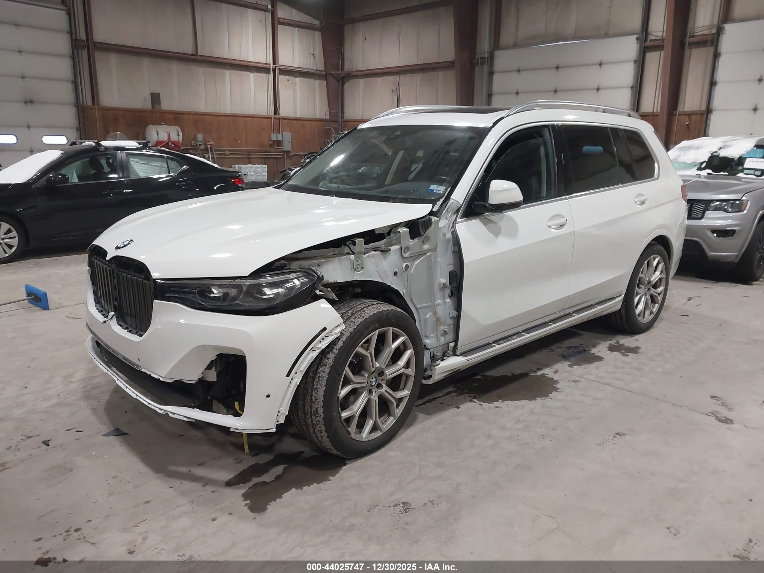 BMW X7 image 2