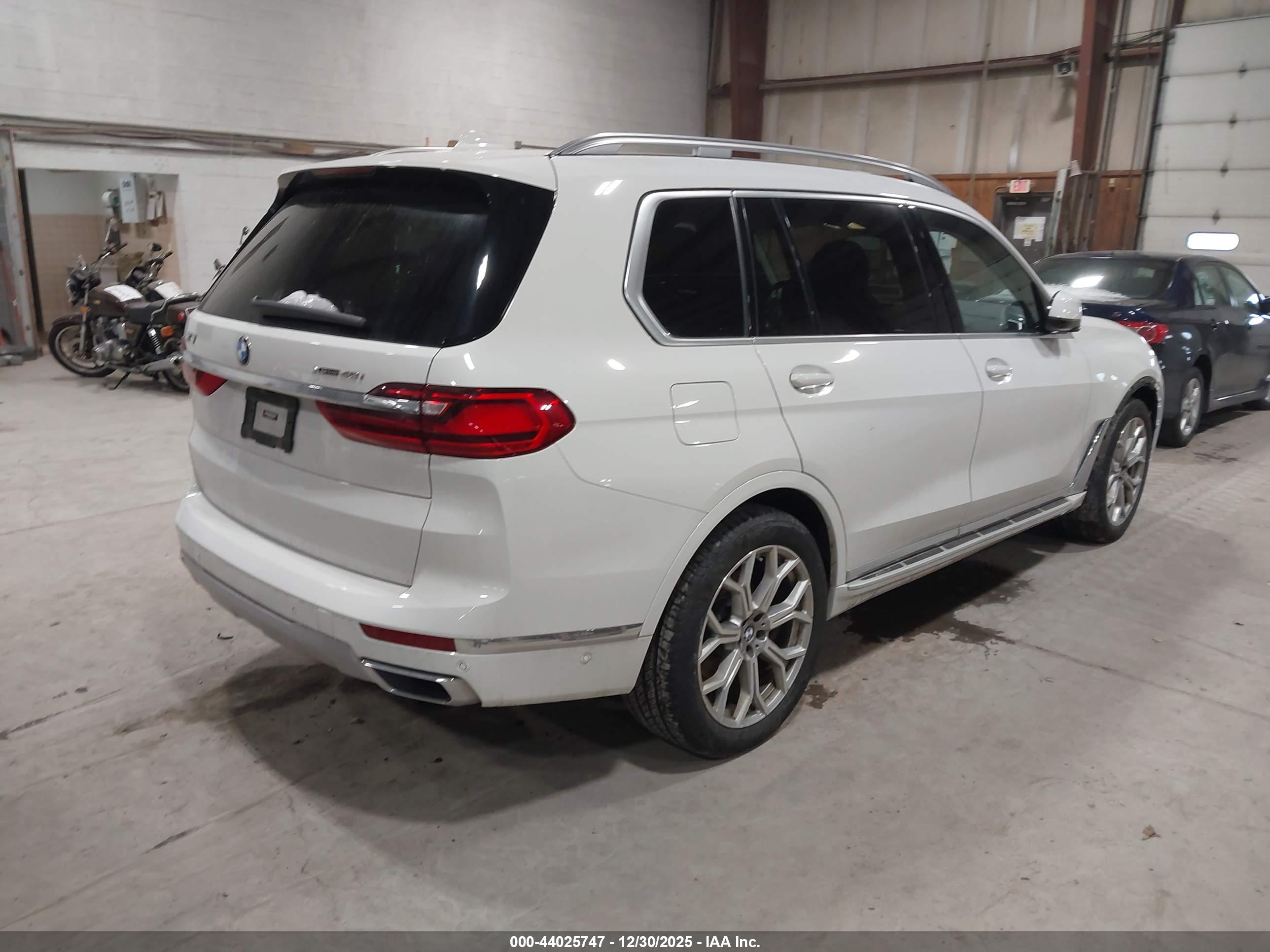 BMW X7 image 4