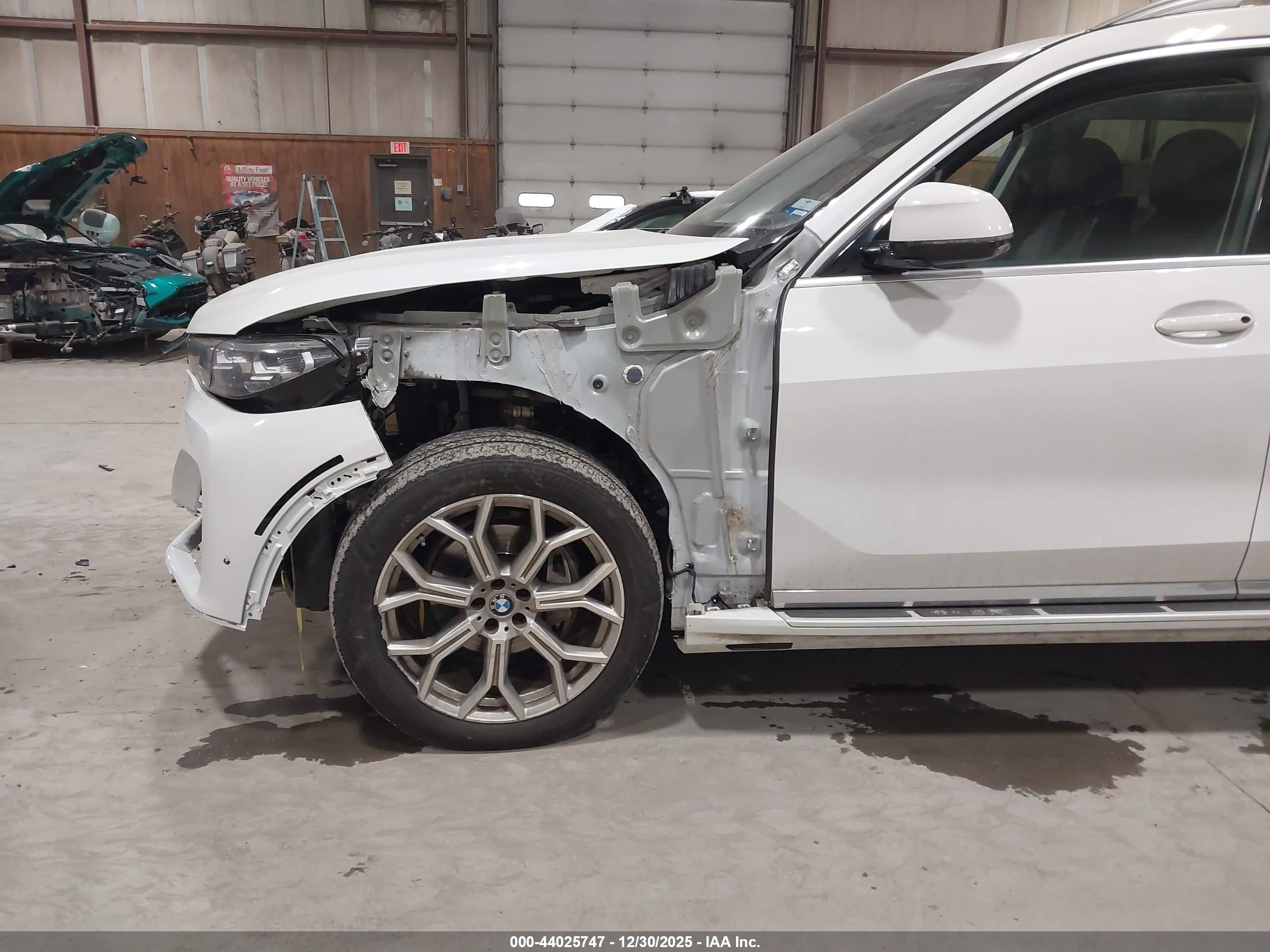 BMW X7 image 6