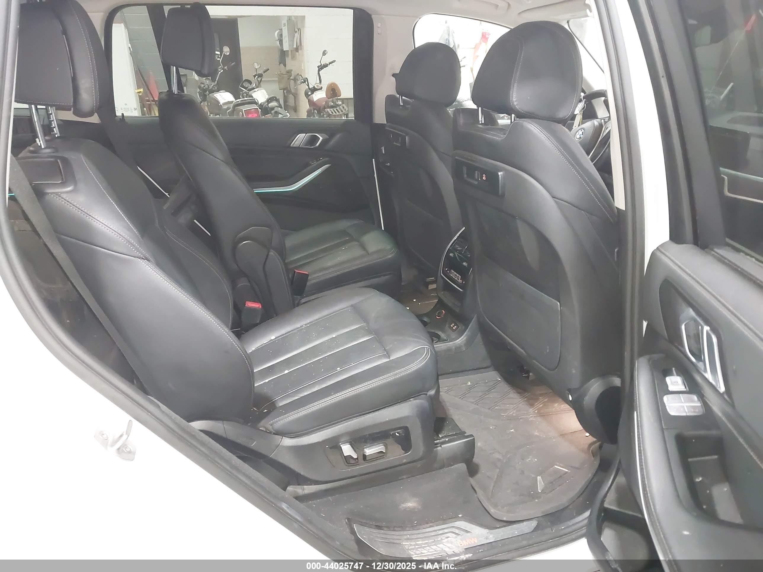 BMW X7 image 8