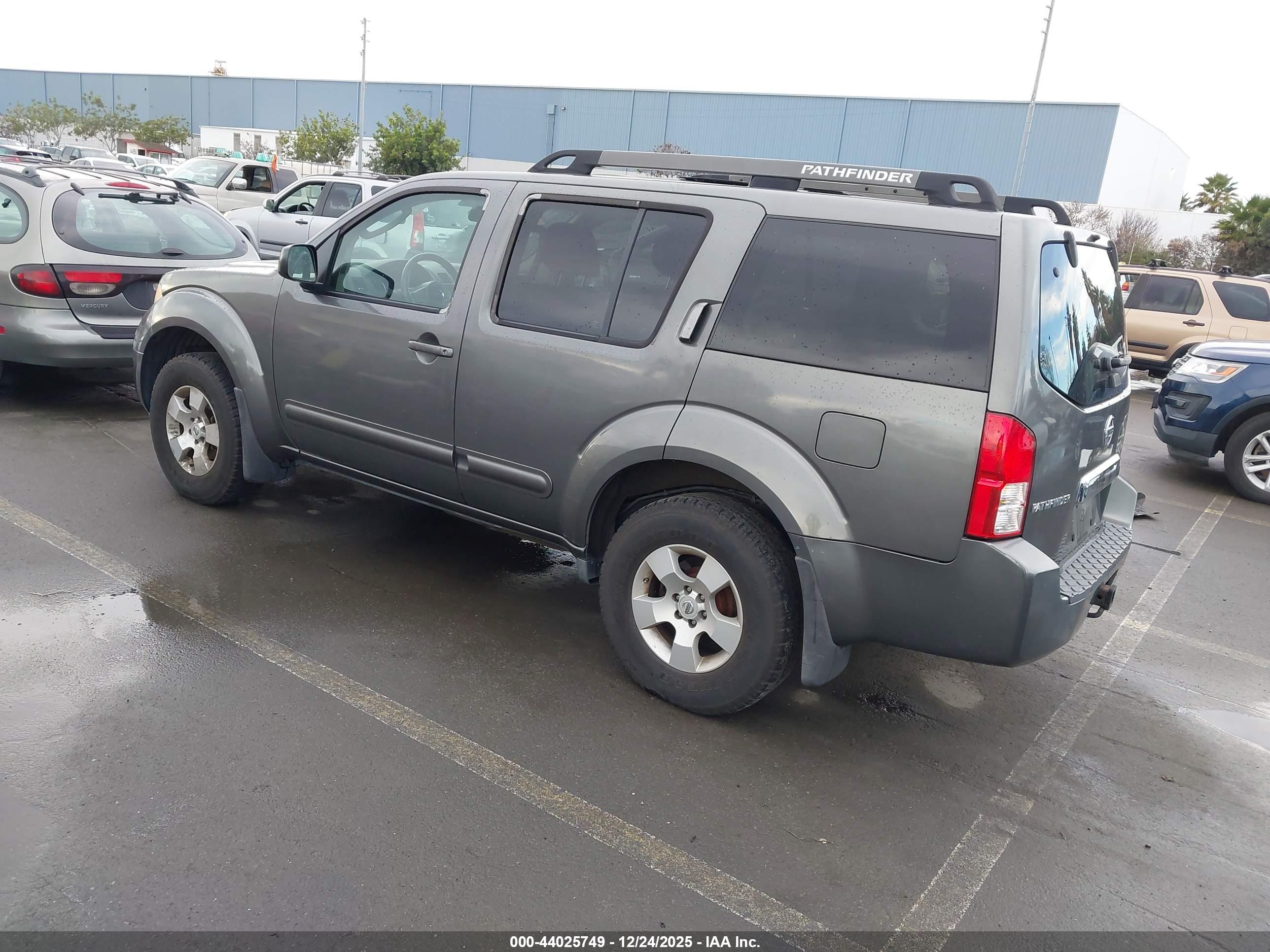 NISSAN PATHFINDER image 3