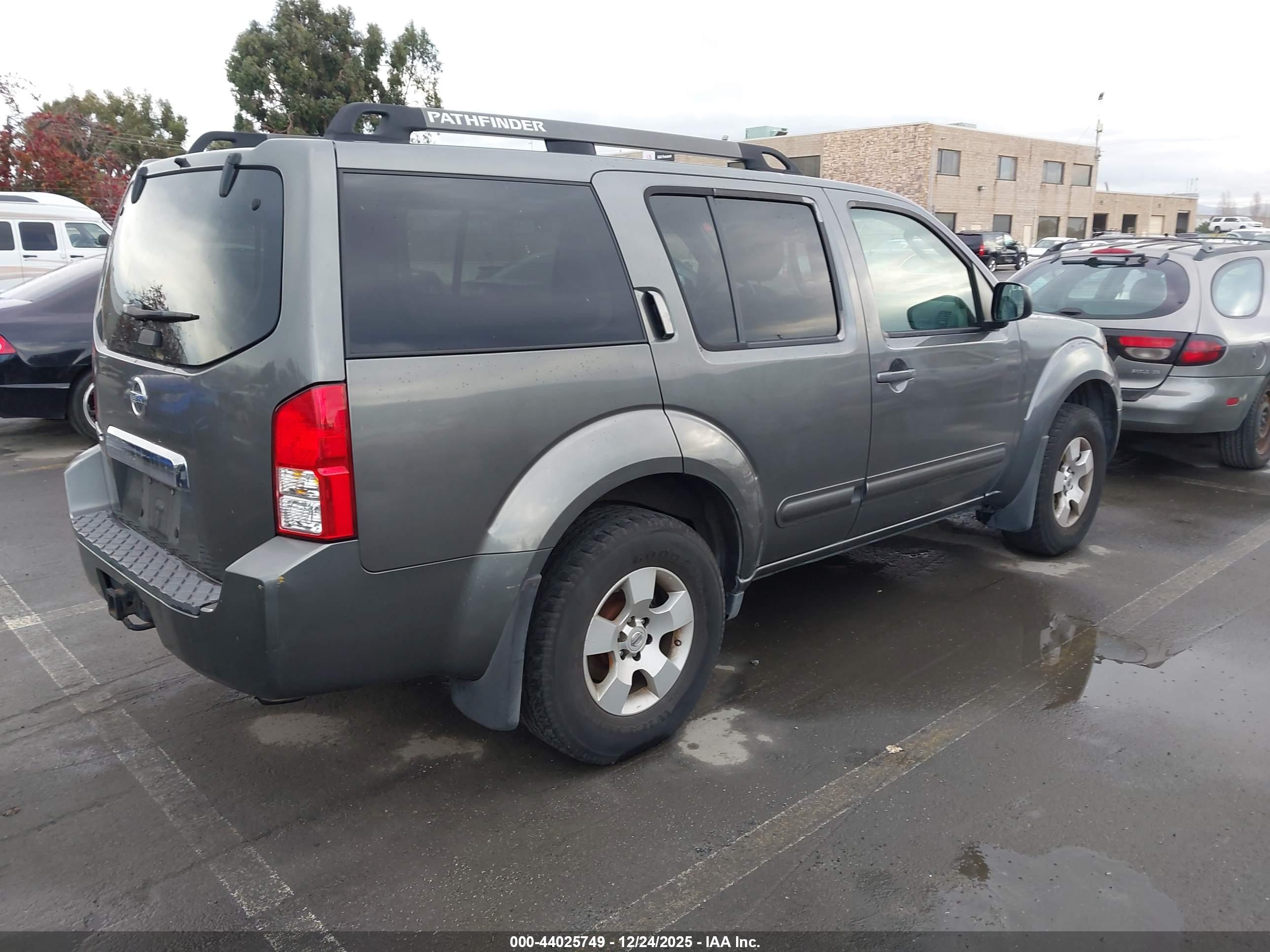 NISSAN PATHFINDER image 4