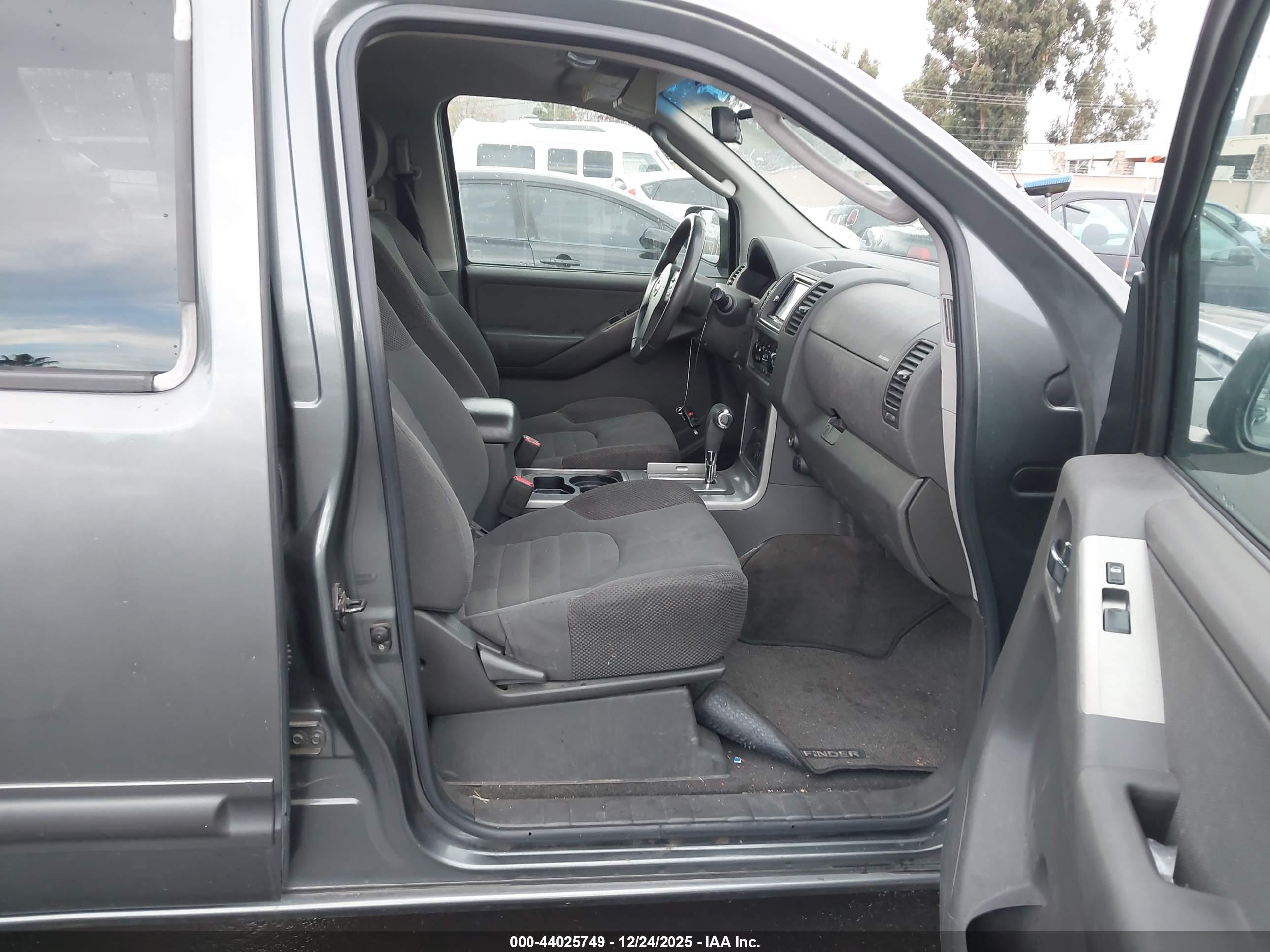 NISSAN PATHFINDER image 5