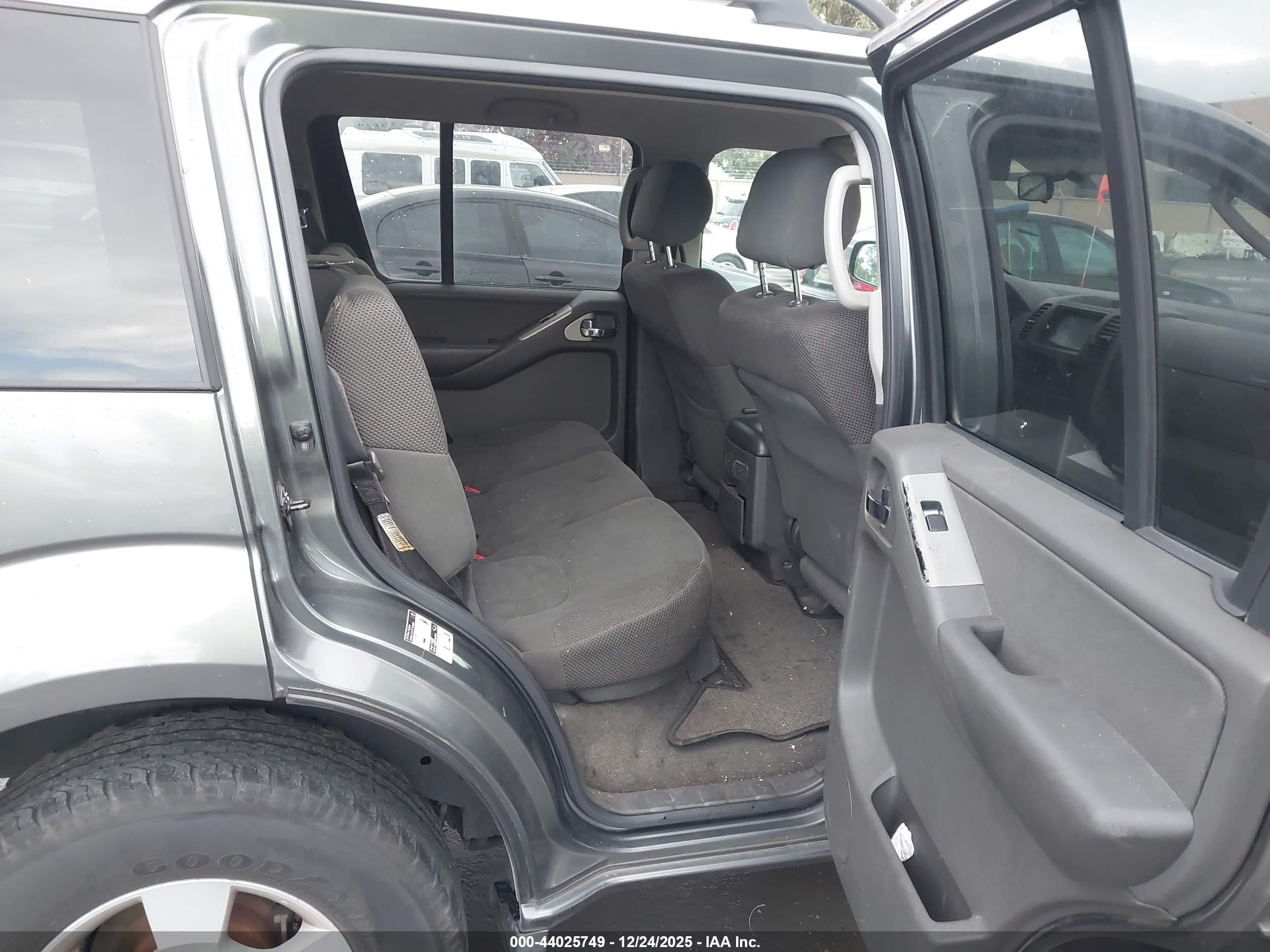 NISSAN PATHFINDER image 8