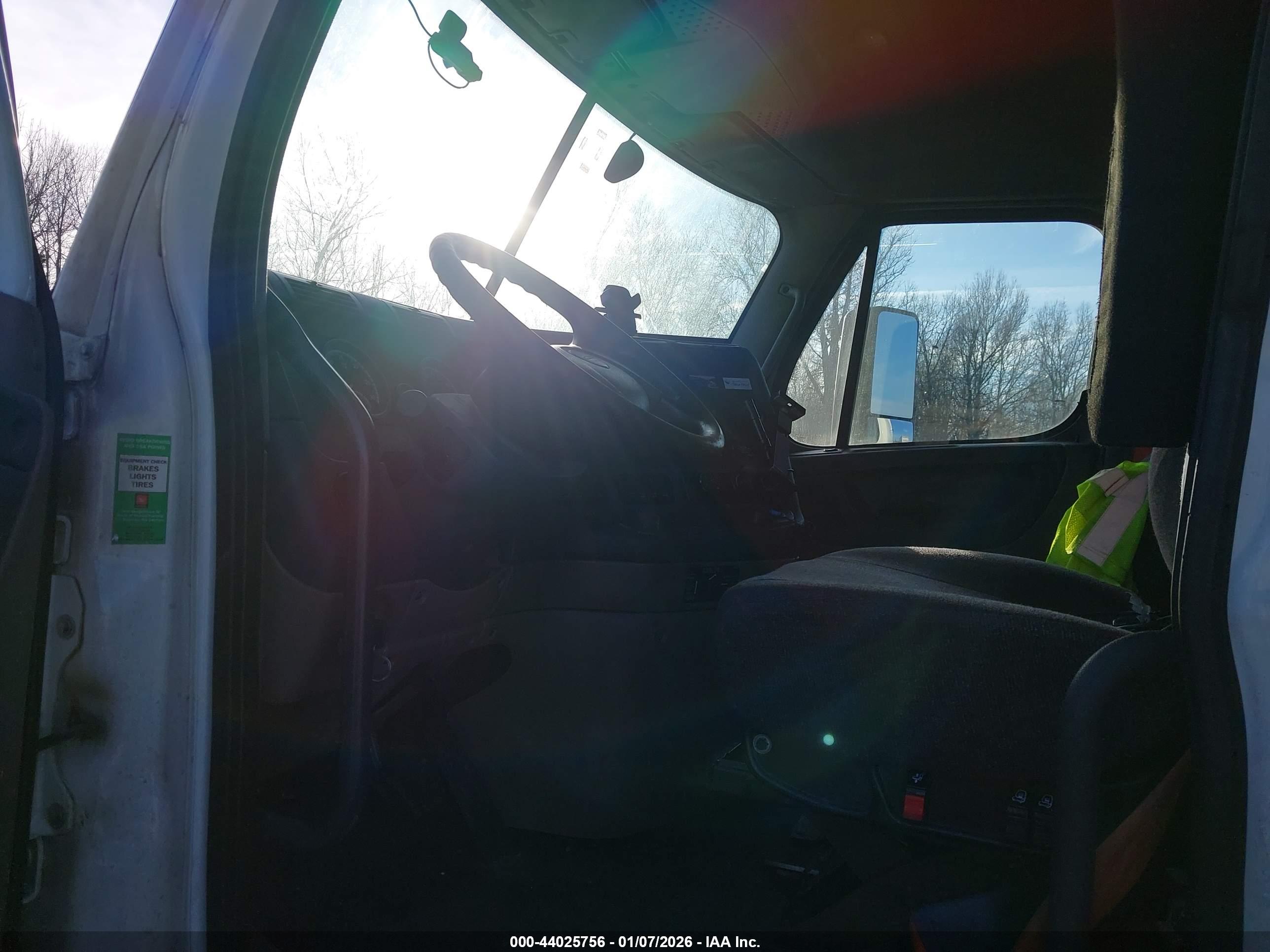 FREIGHTLINER CASCADIA image 7