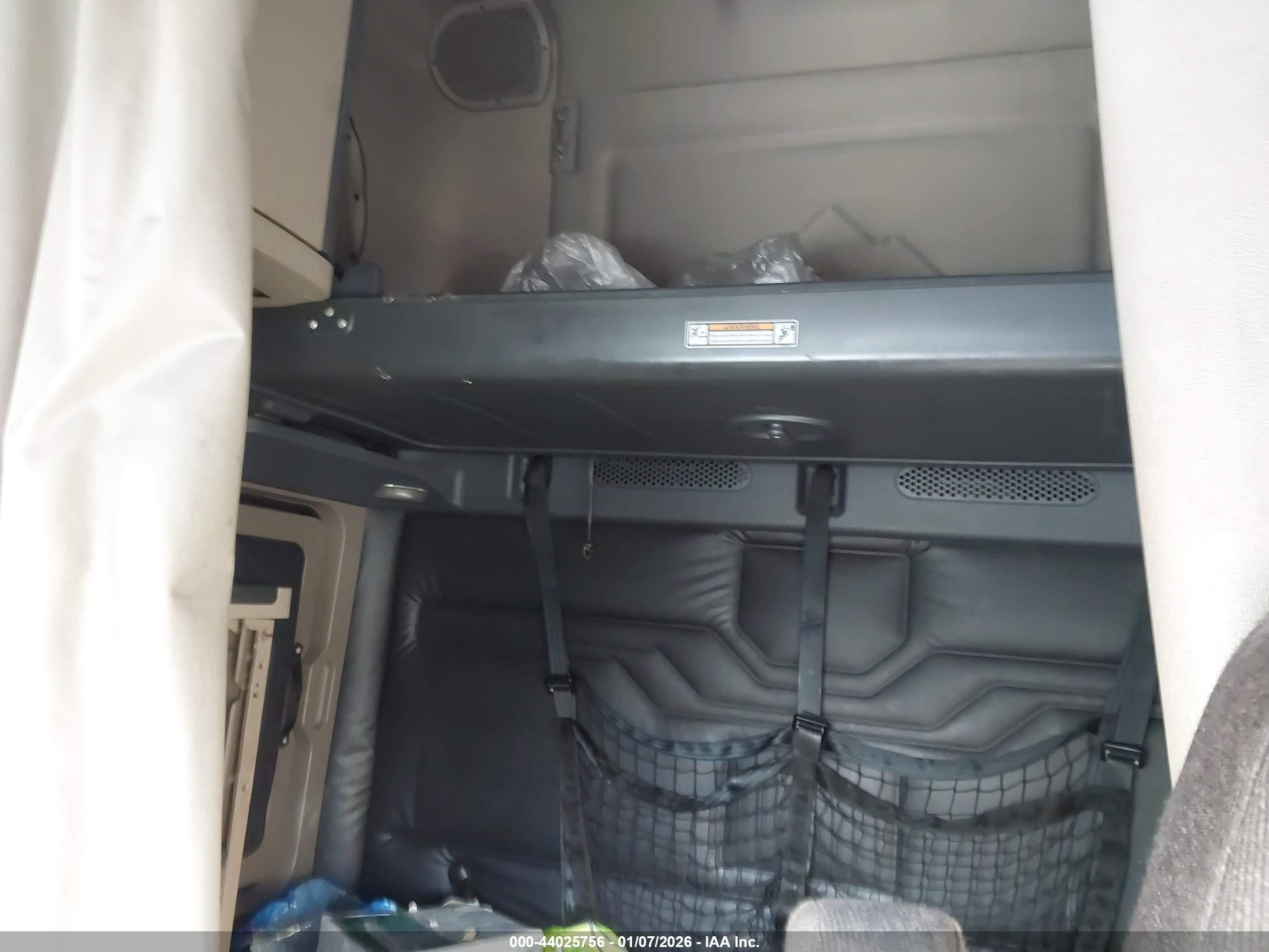 FREIGHTLINER CASCADIA image 8