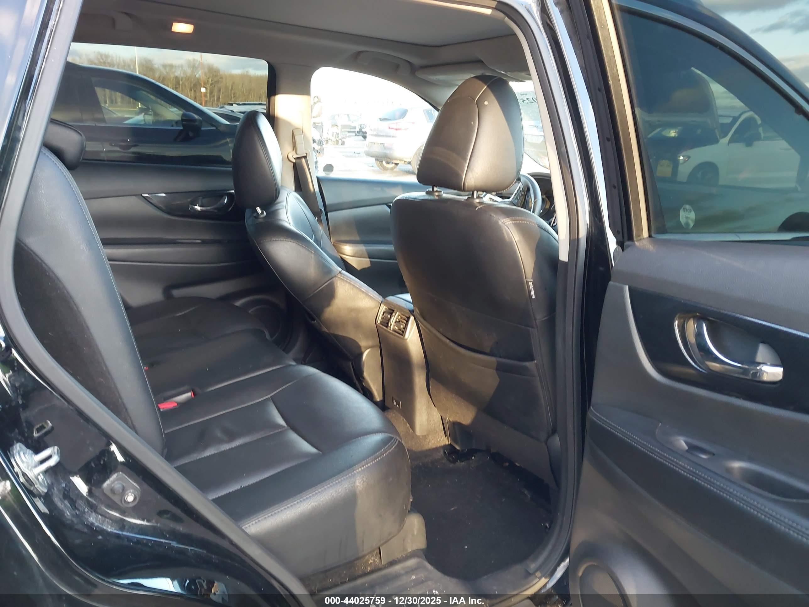 NISSAN ROGUE image 8