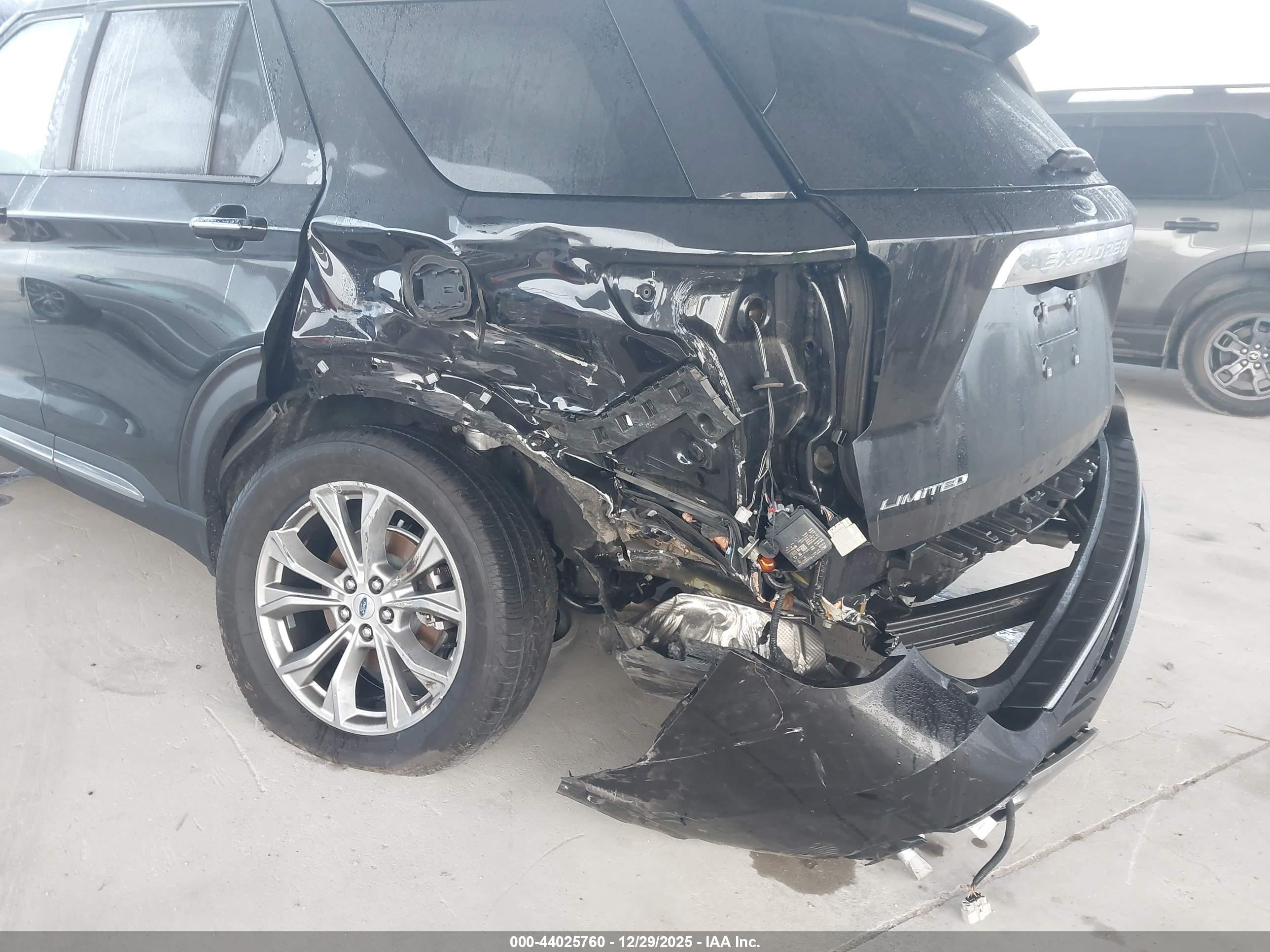 FORD EXPLORER image 6