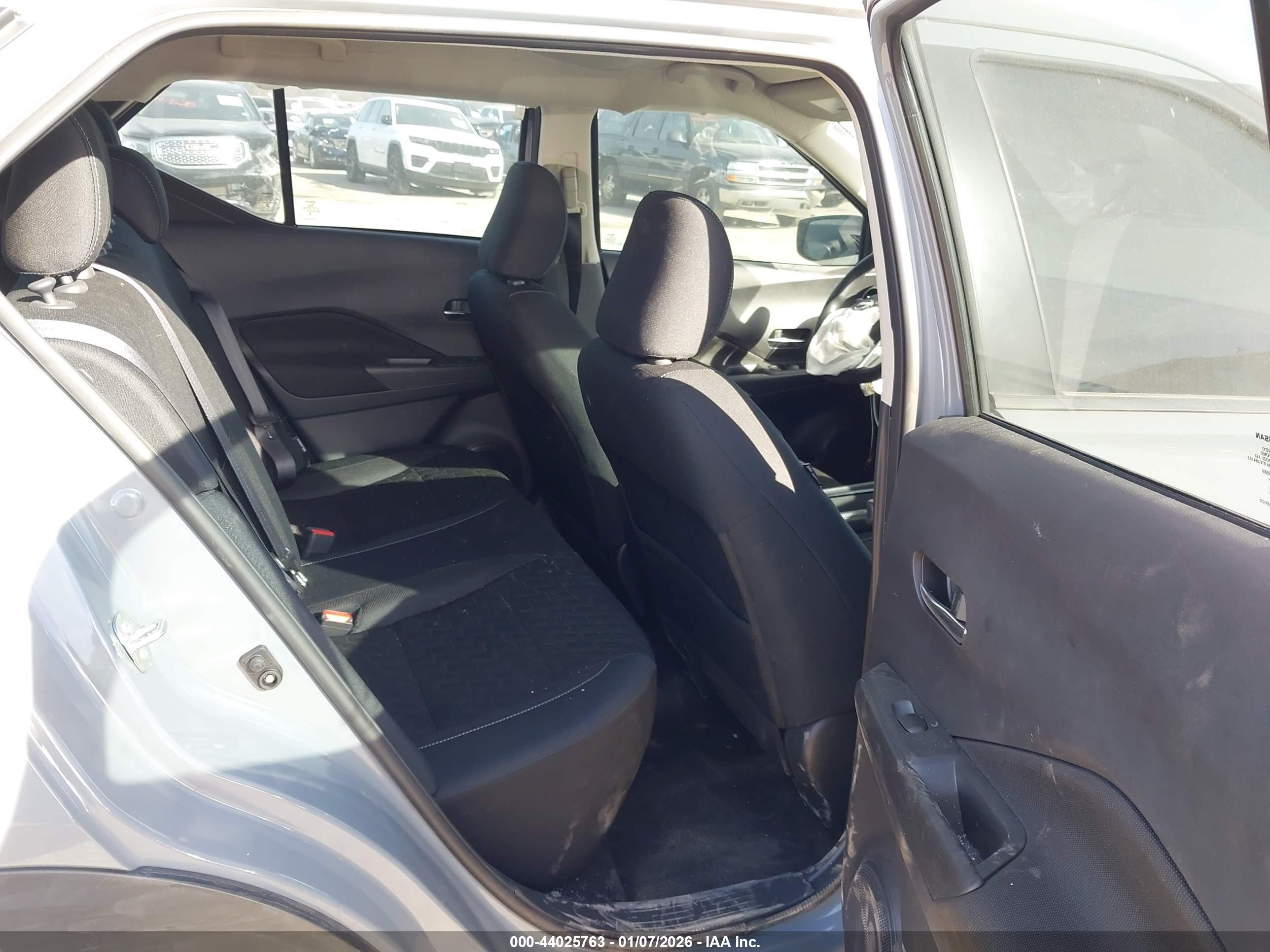 NISSAN KICKS image 8