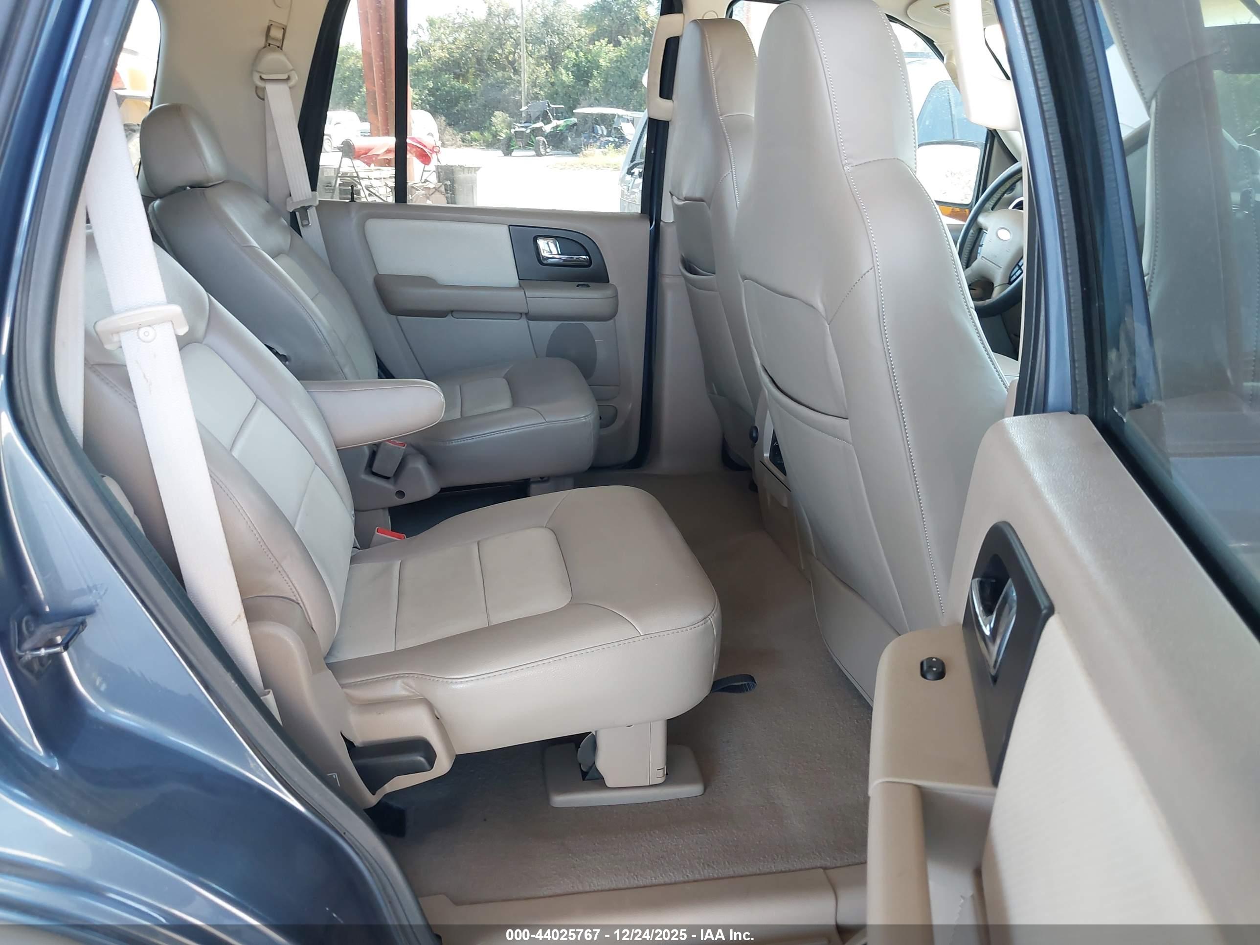 FORD EXPEDITION image 8