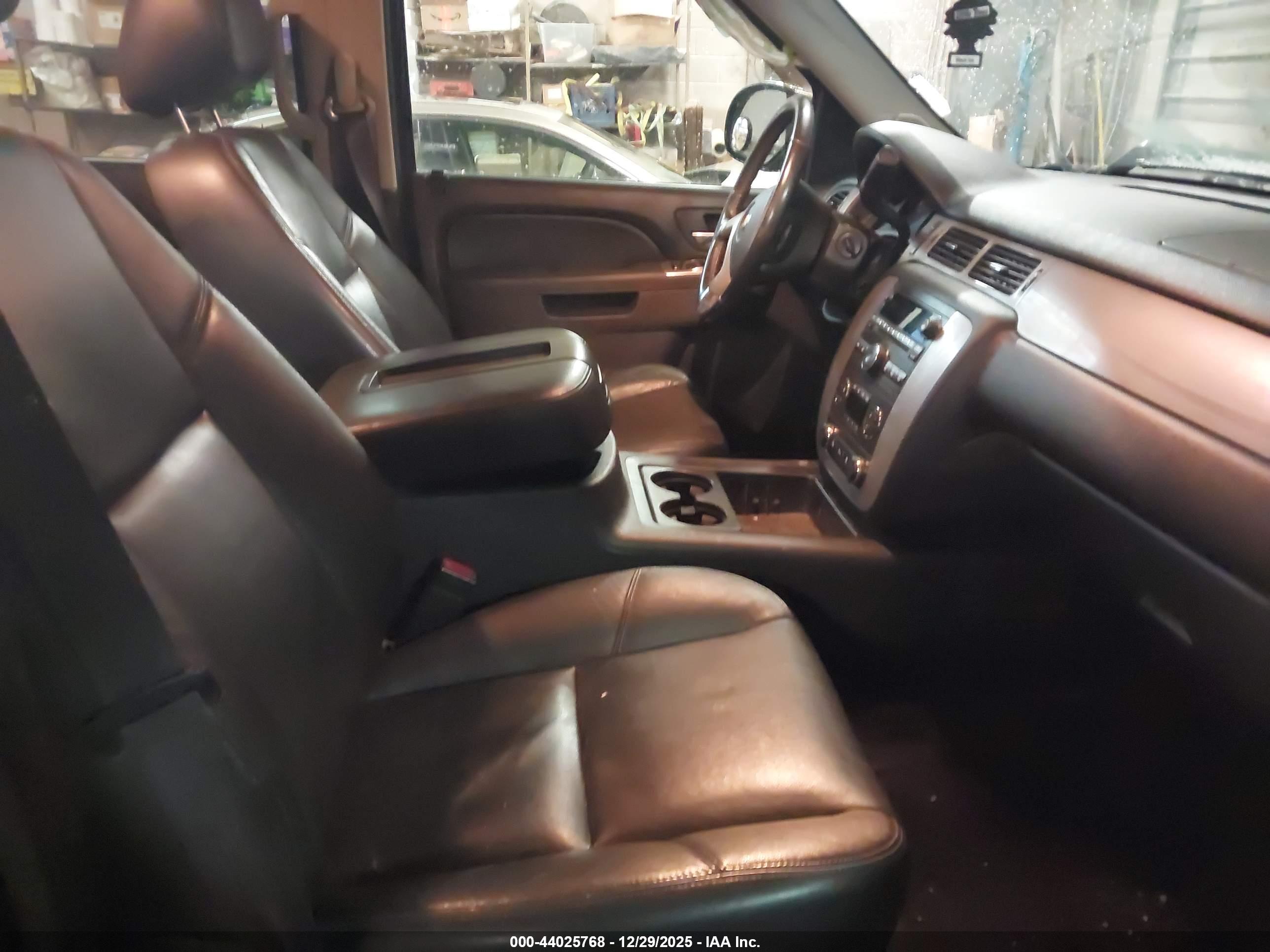 CHEVROLET SILVERADO image 5