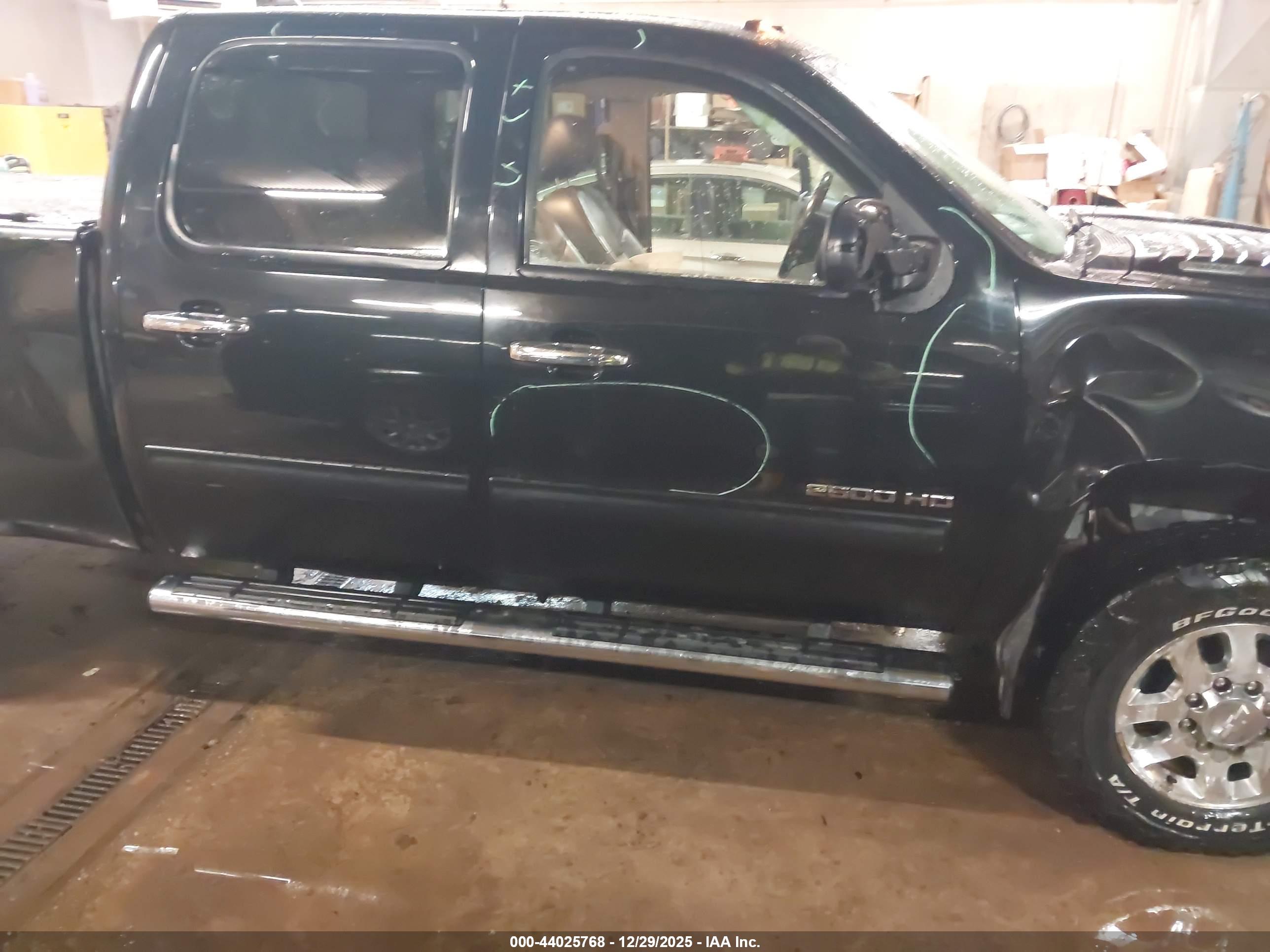 CHEVROLET SILVERADO image 6