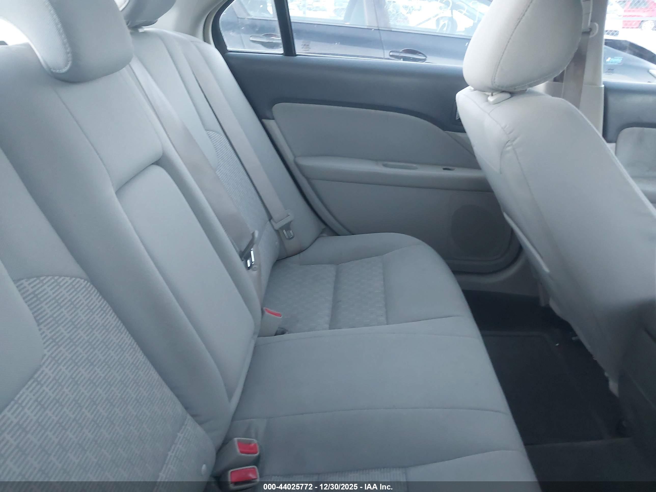 FORD FUSION image 8