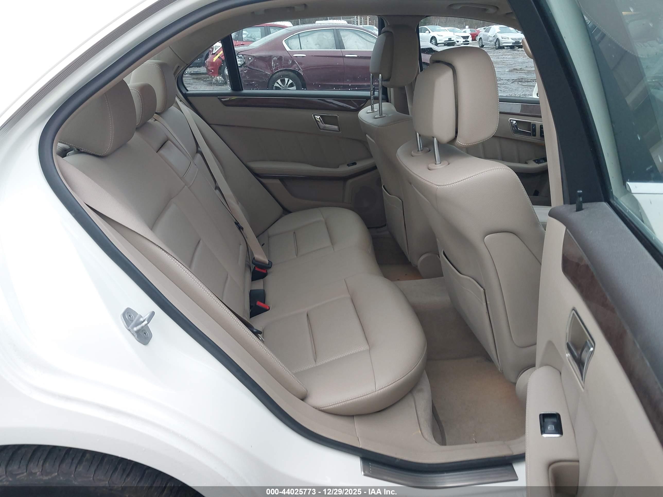 MERCEDES-BENZ E image 8