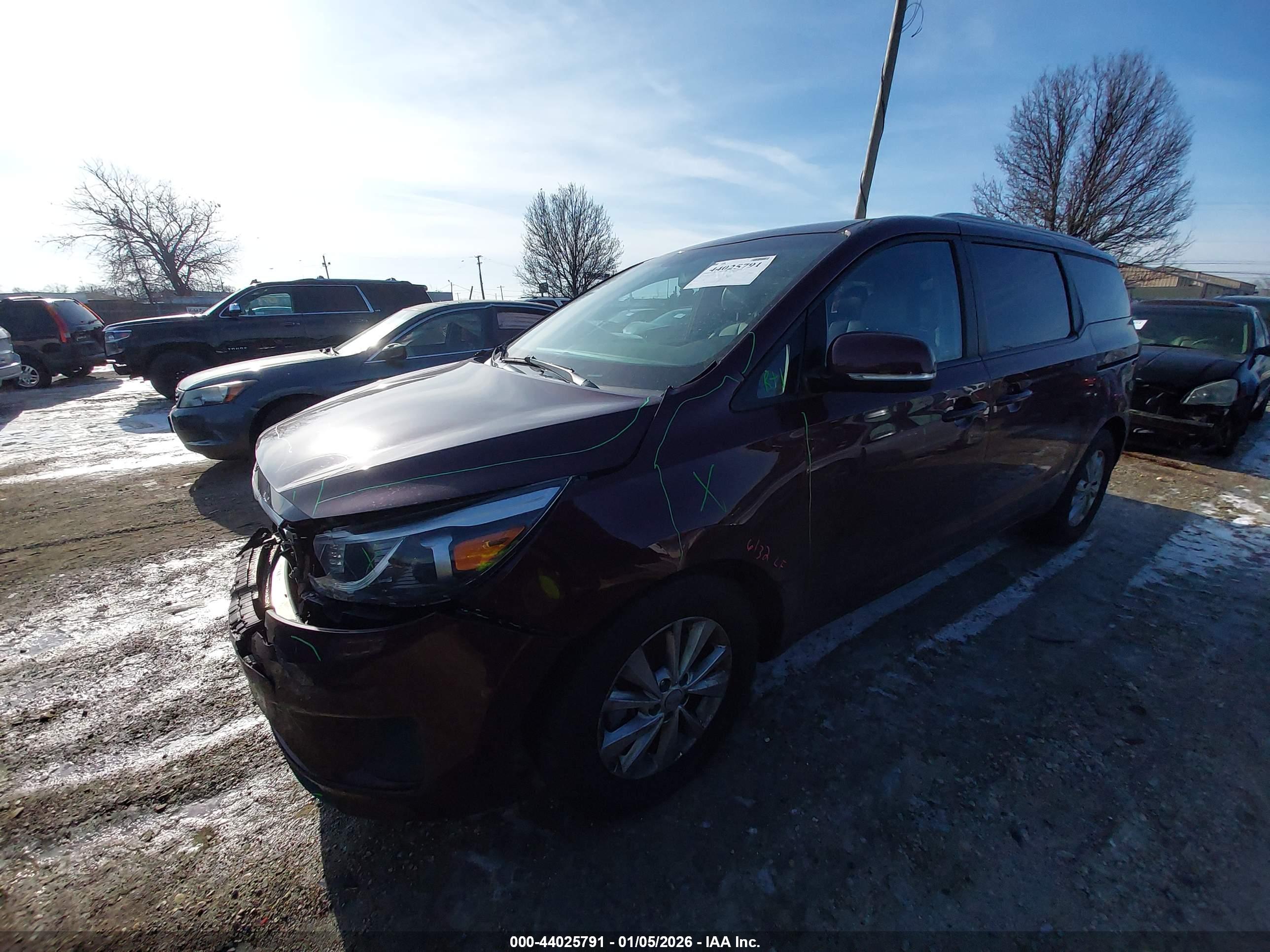 KIA SEDONA image 2