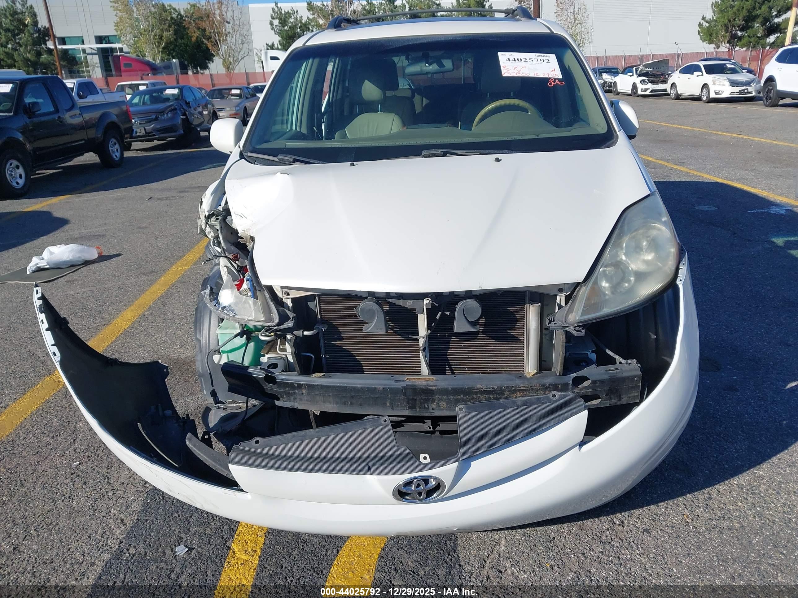TOYOTA SIENNA image 6