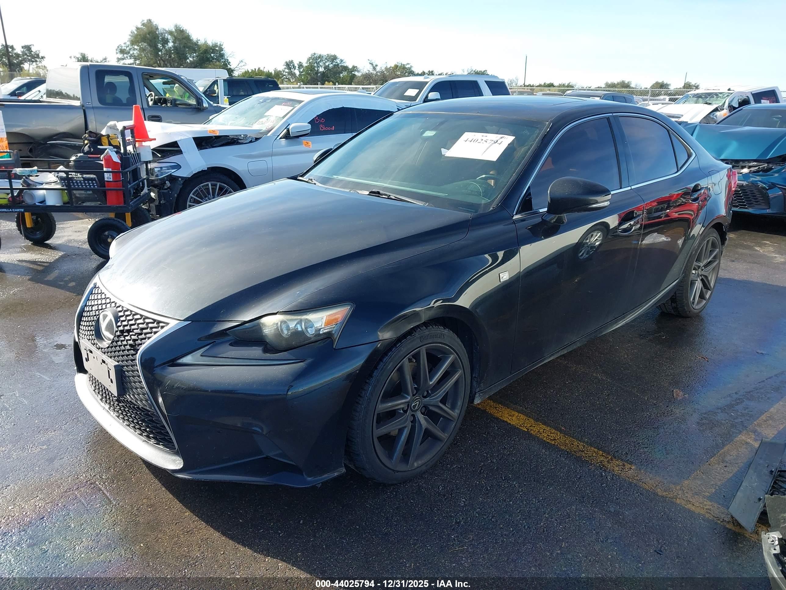 LEXUS IS image 2