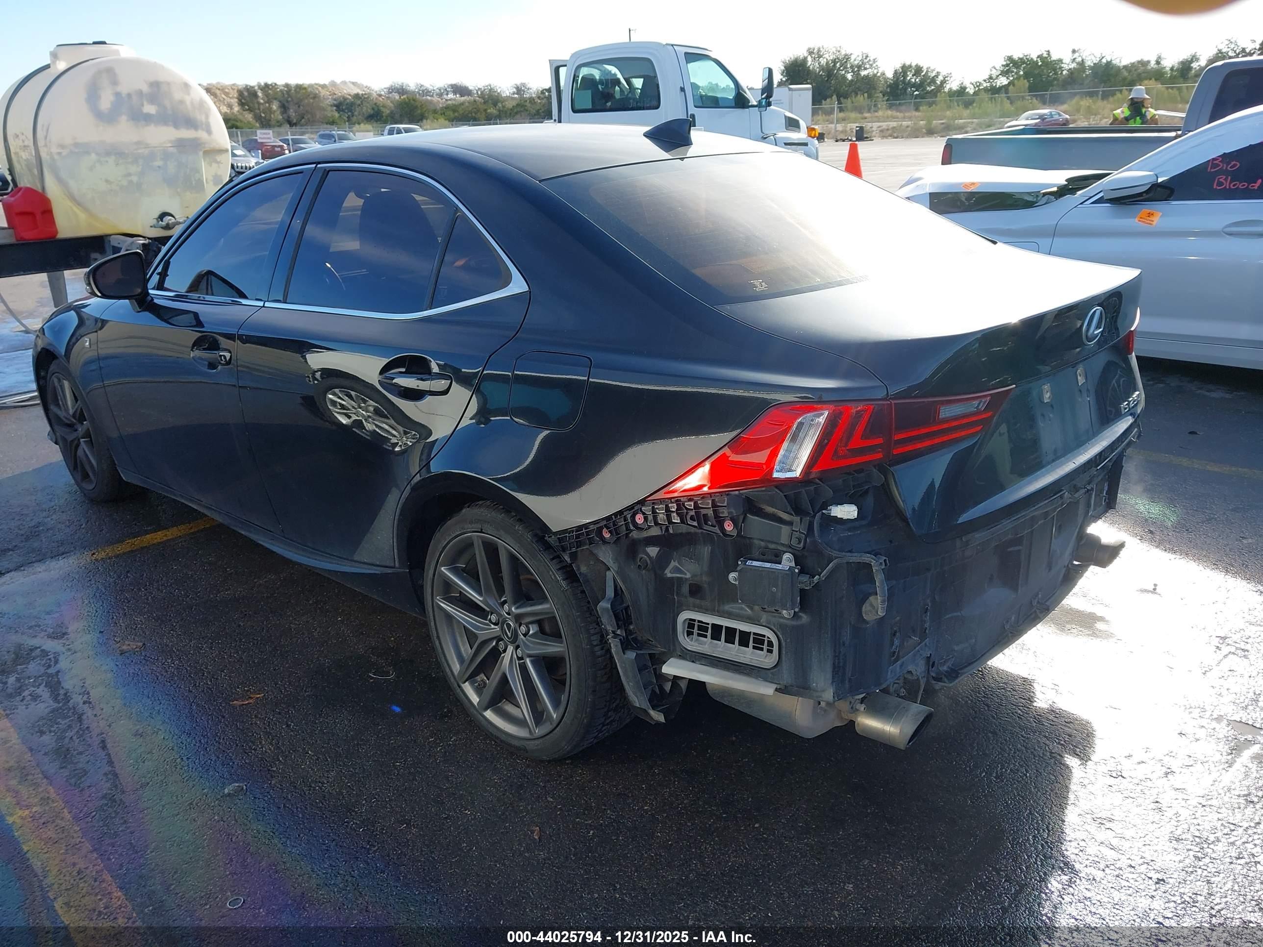 LEXUS IS image 3