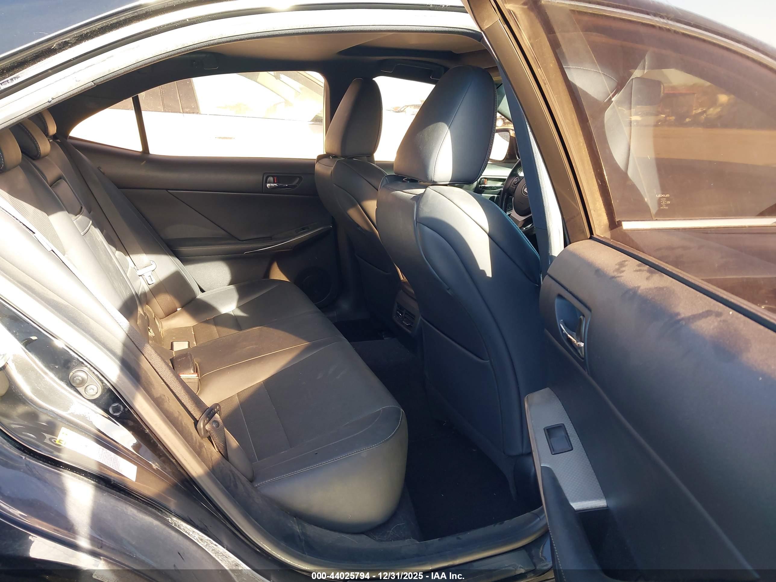 LEXUS IS image 8