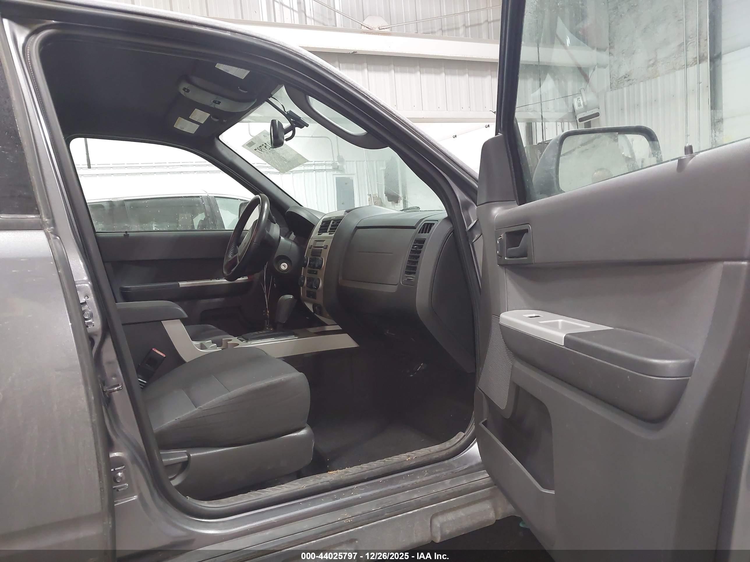 FORD ESCAPE image 5