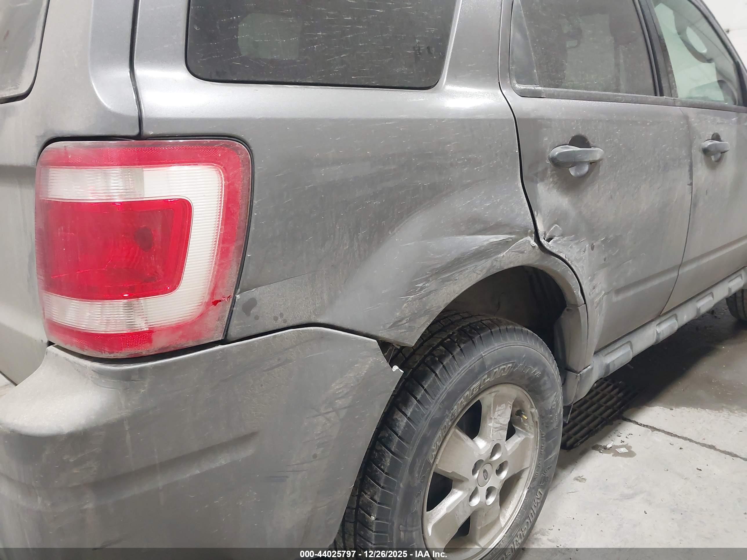 FORD ESCAPE image 6