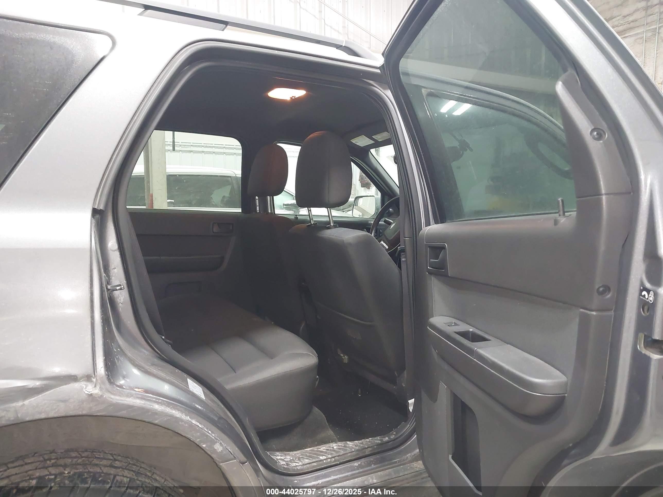 FORD ESCAPE image 8