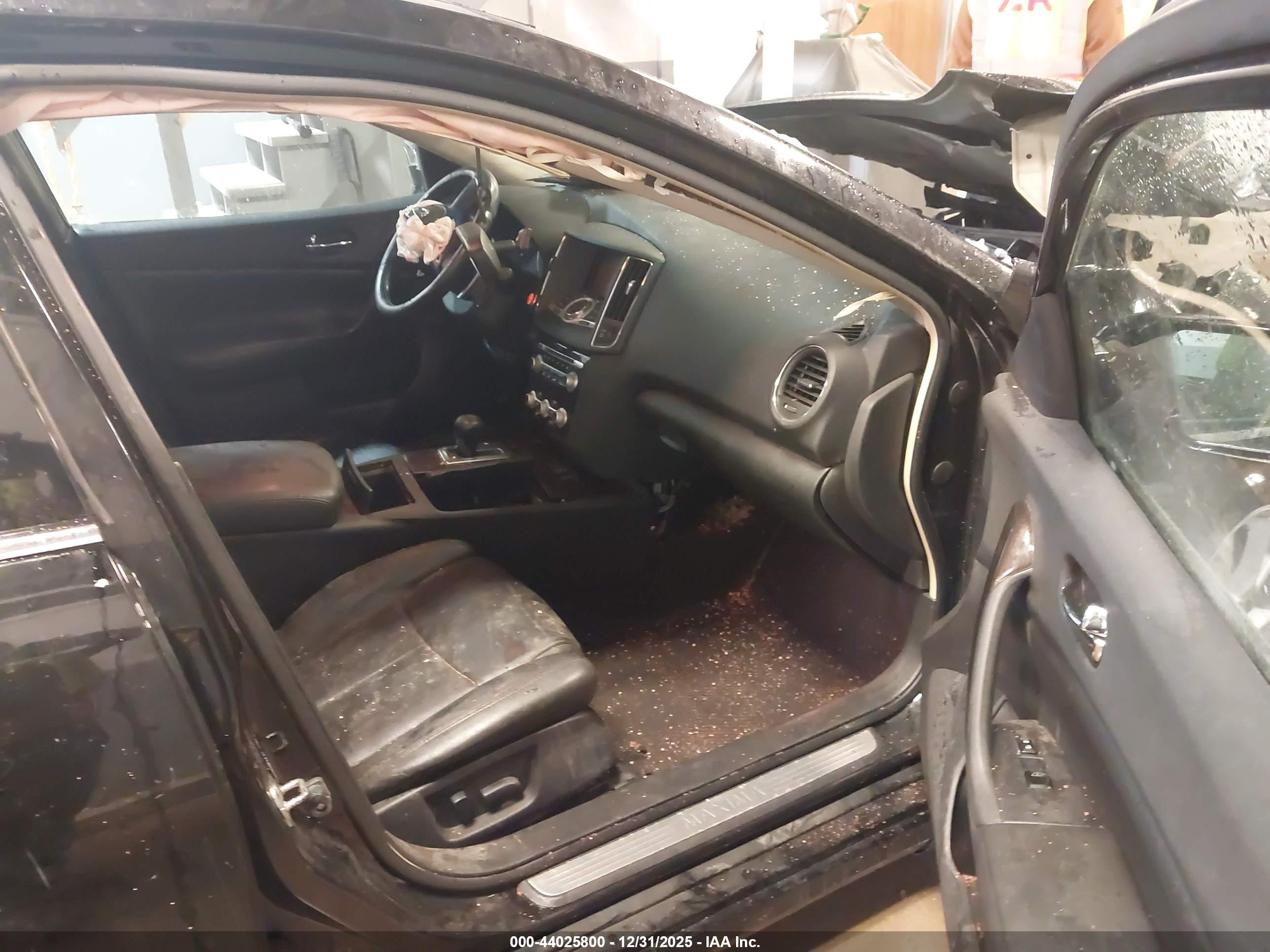 NISSAN MAXIMA image 5