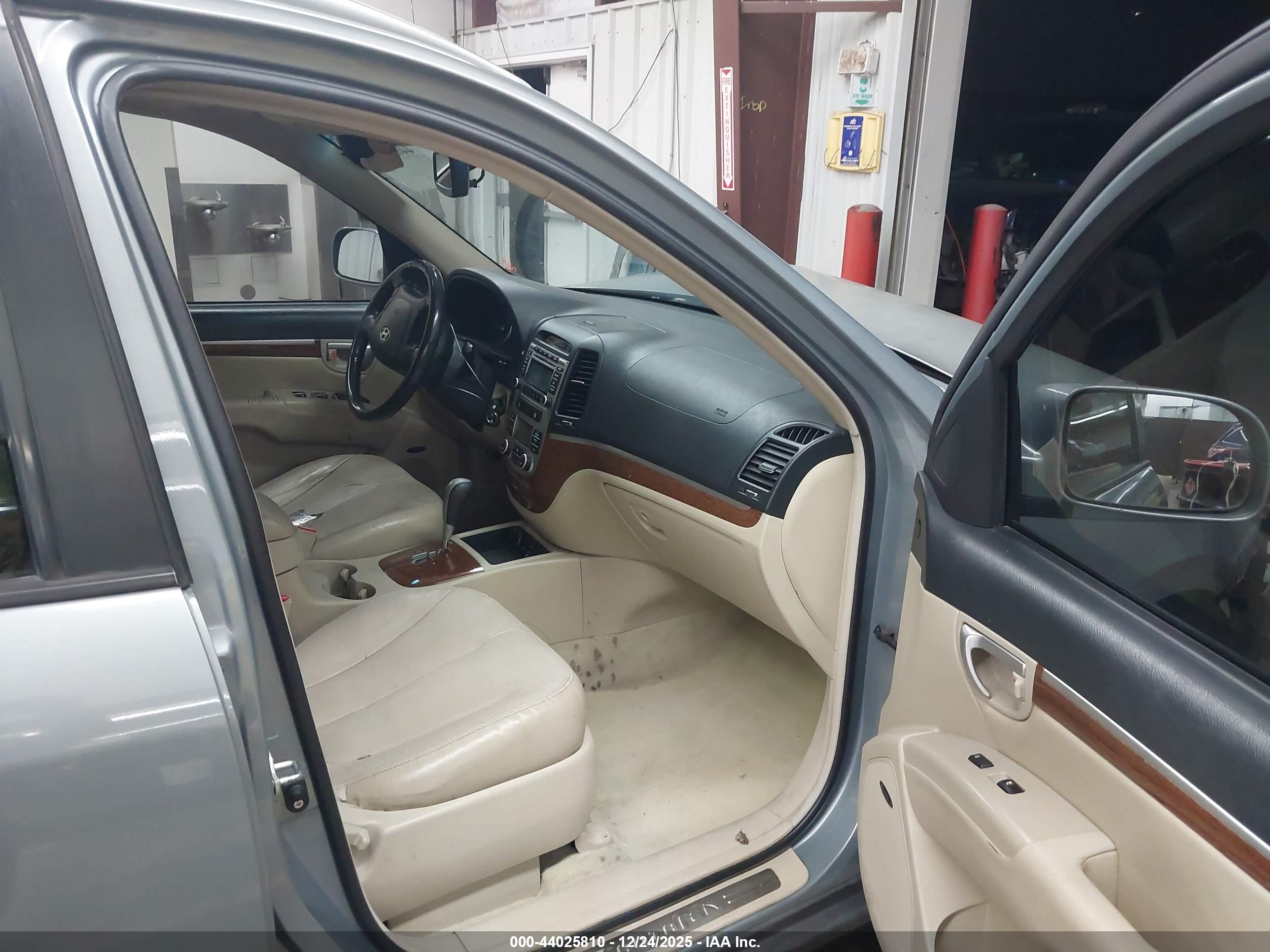 HYUNDAI SANTA image 5